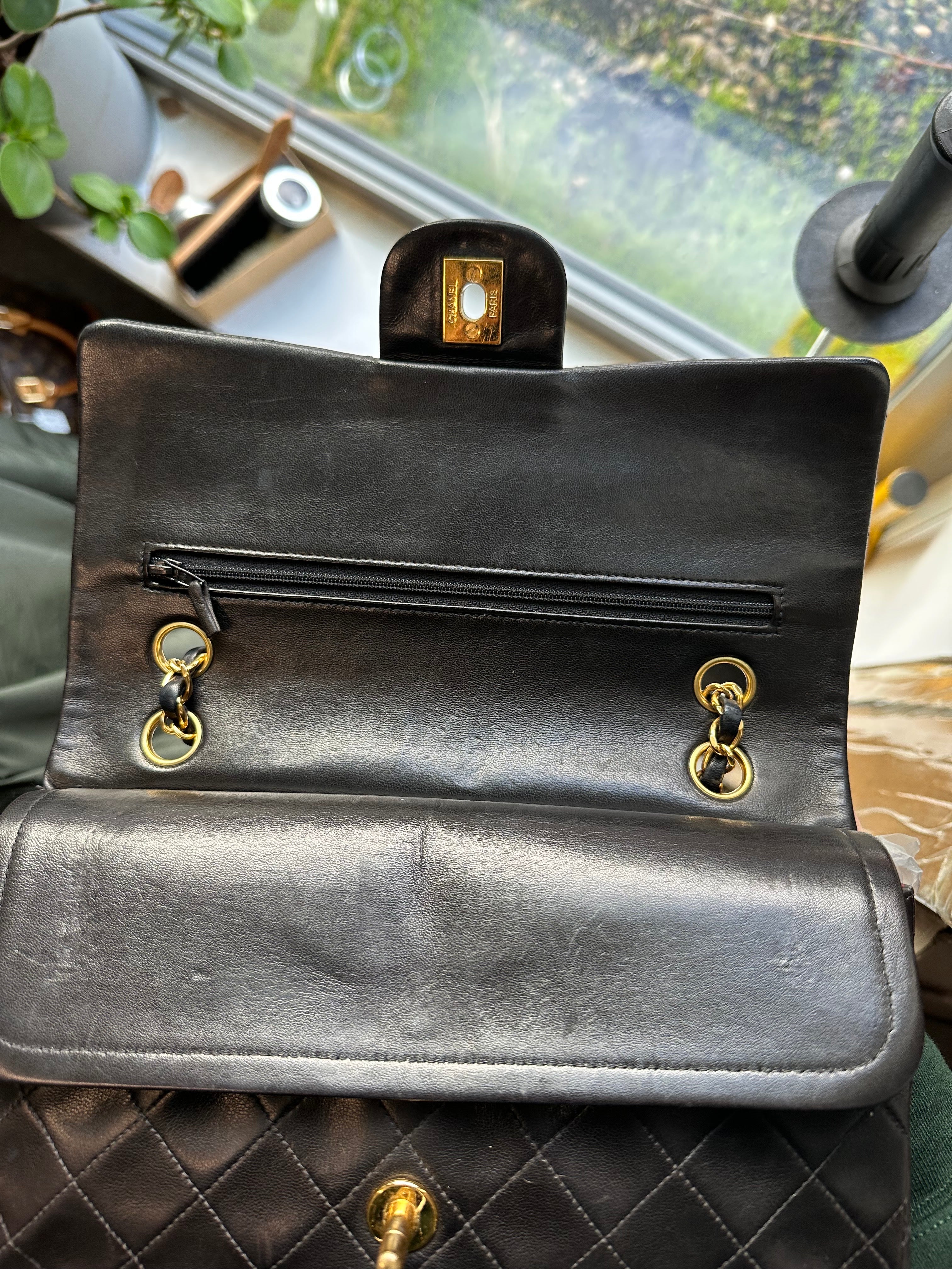 Chanel Timeless Doble Flap 25 cm en piel de cordero negra