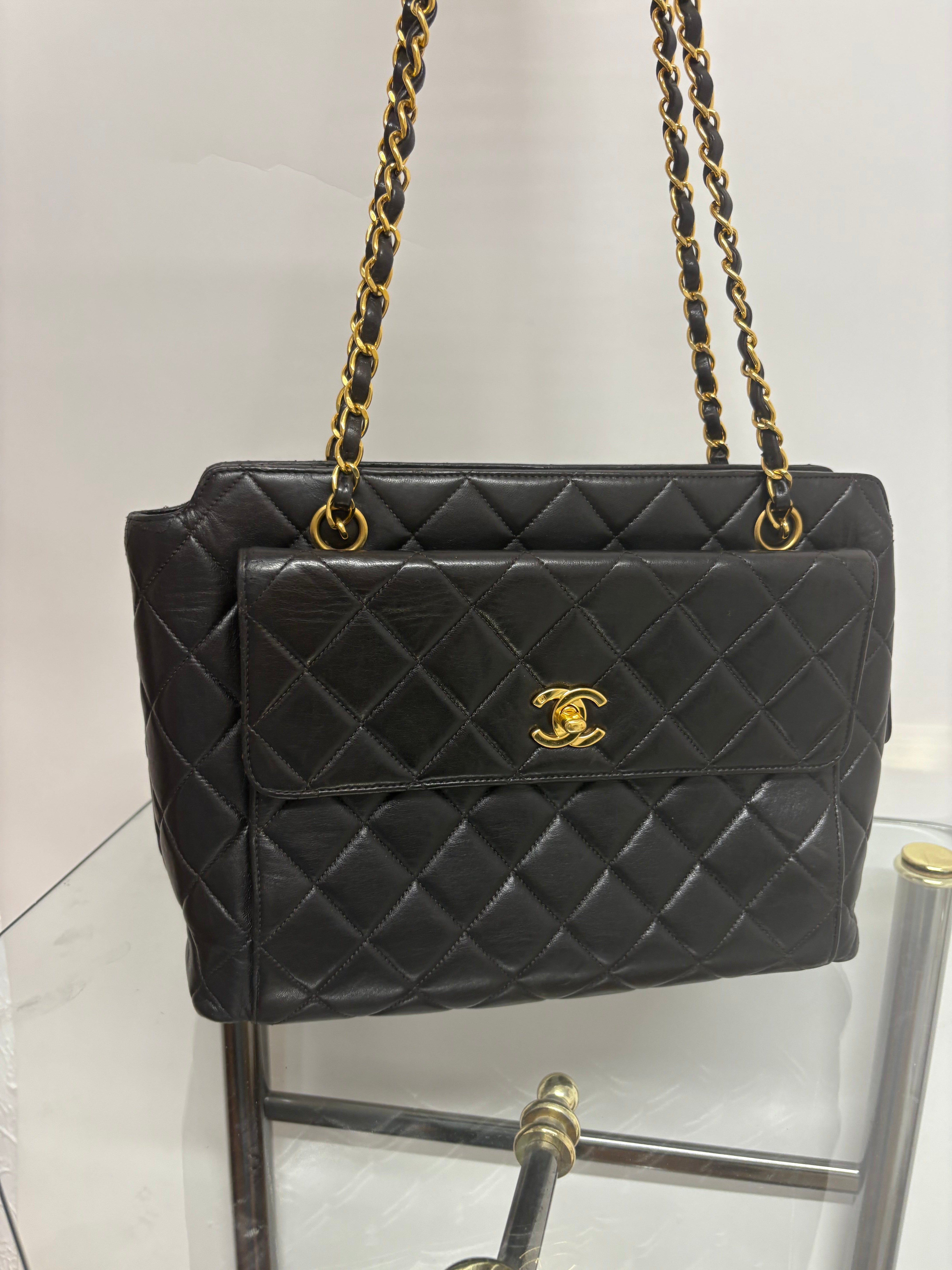 Chanel matelassé turn lock negro piel cordero cadena de hombro