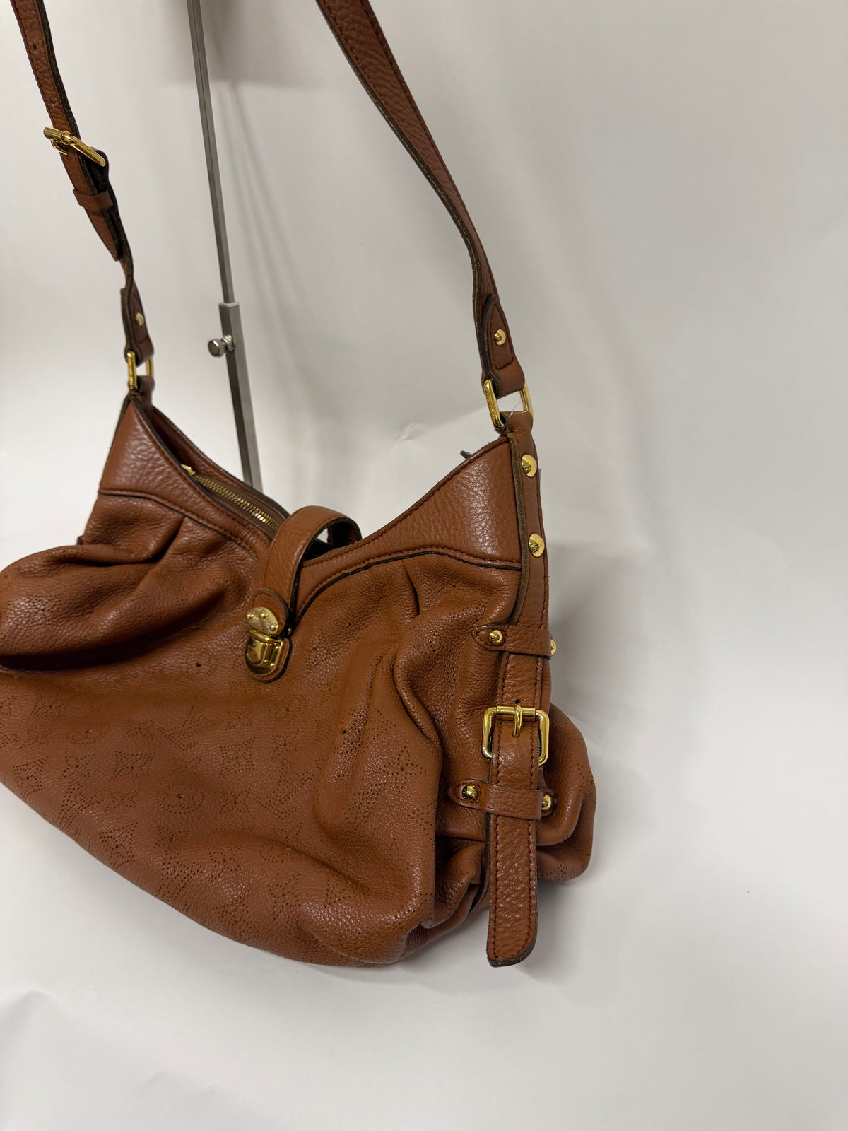 Louis Vuitton Mahina bandolera Piel Perforada Marrón Coñac