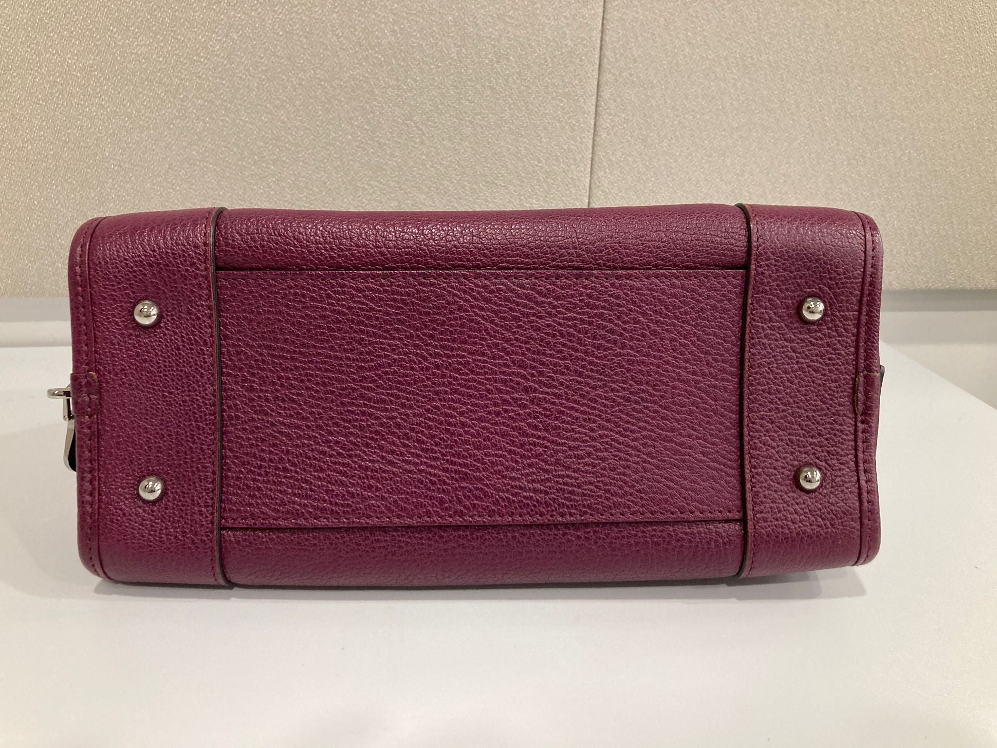 Loewe amazona 28 vino burdeos