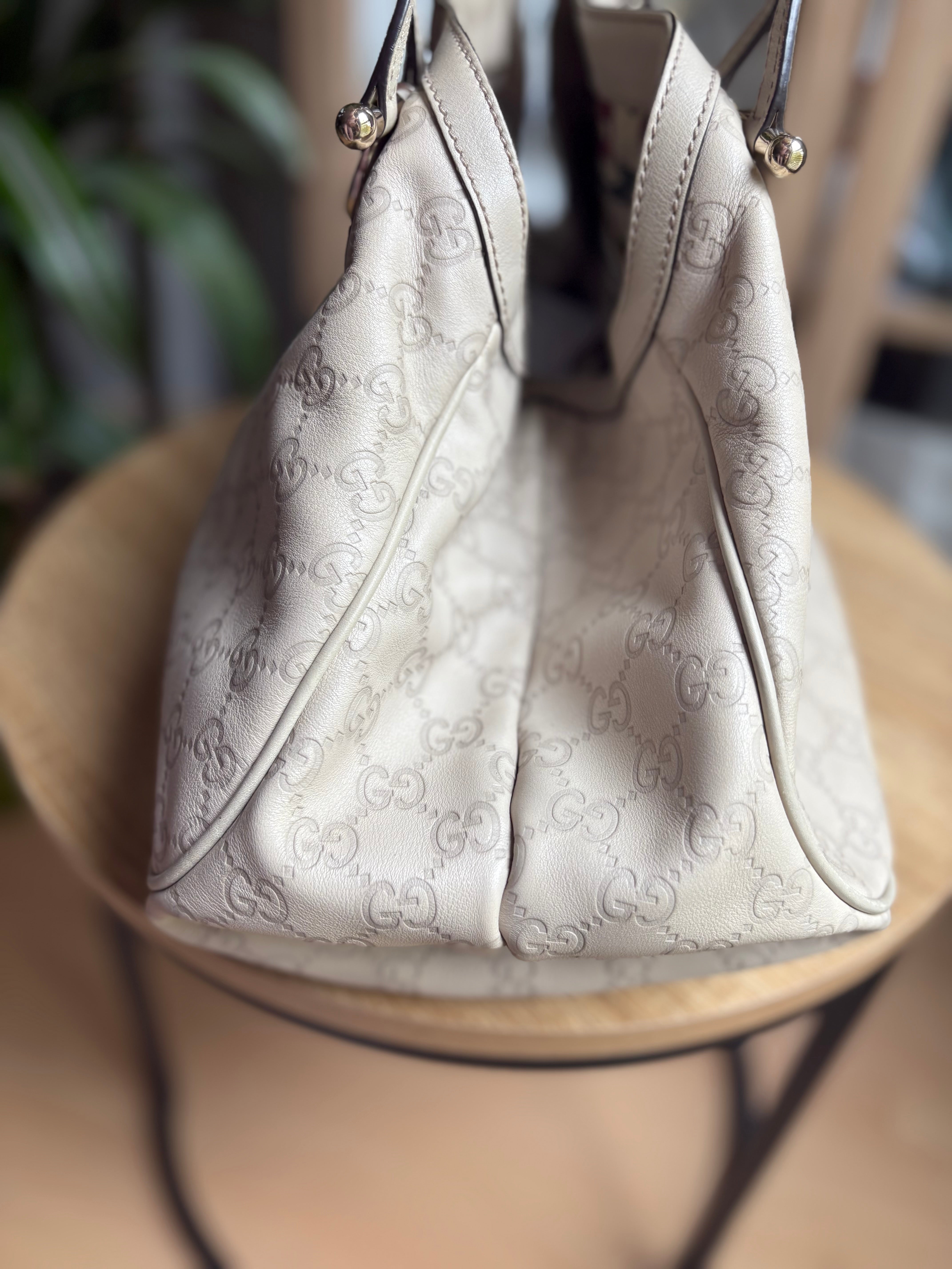 Gucci Pelham en piel Guccissima blanca