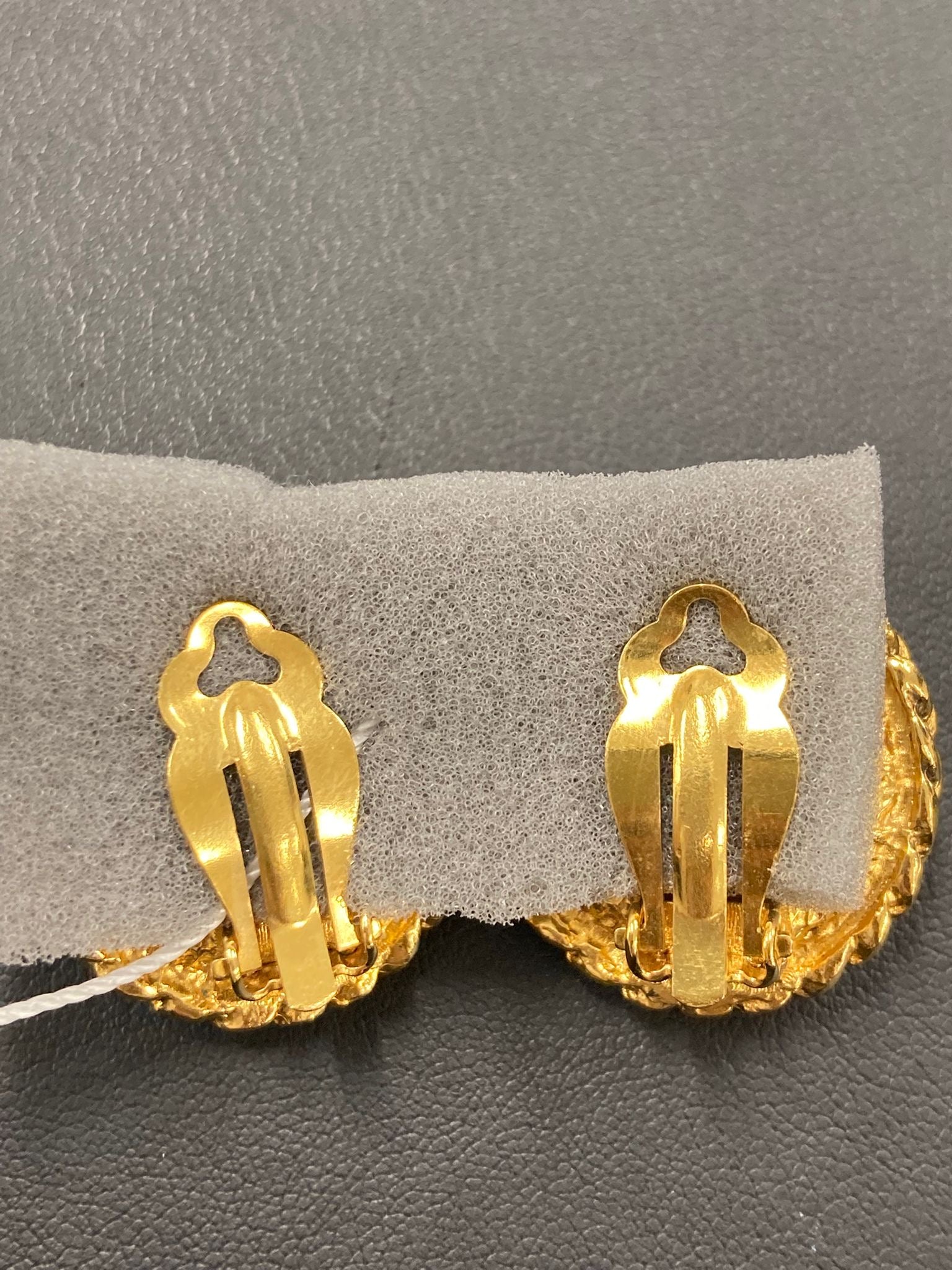 Pendientes Chanel Vintage Gripoix púrpura con strass