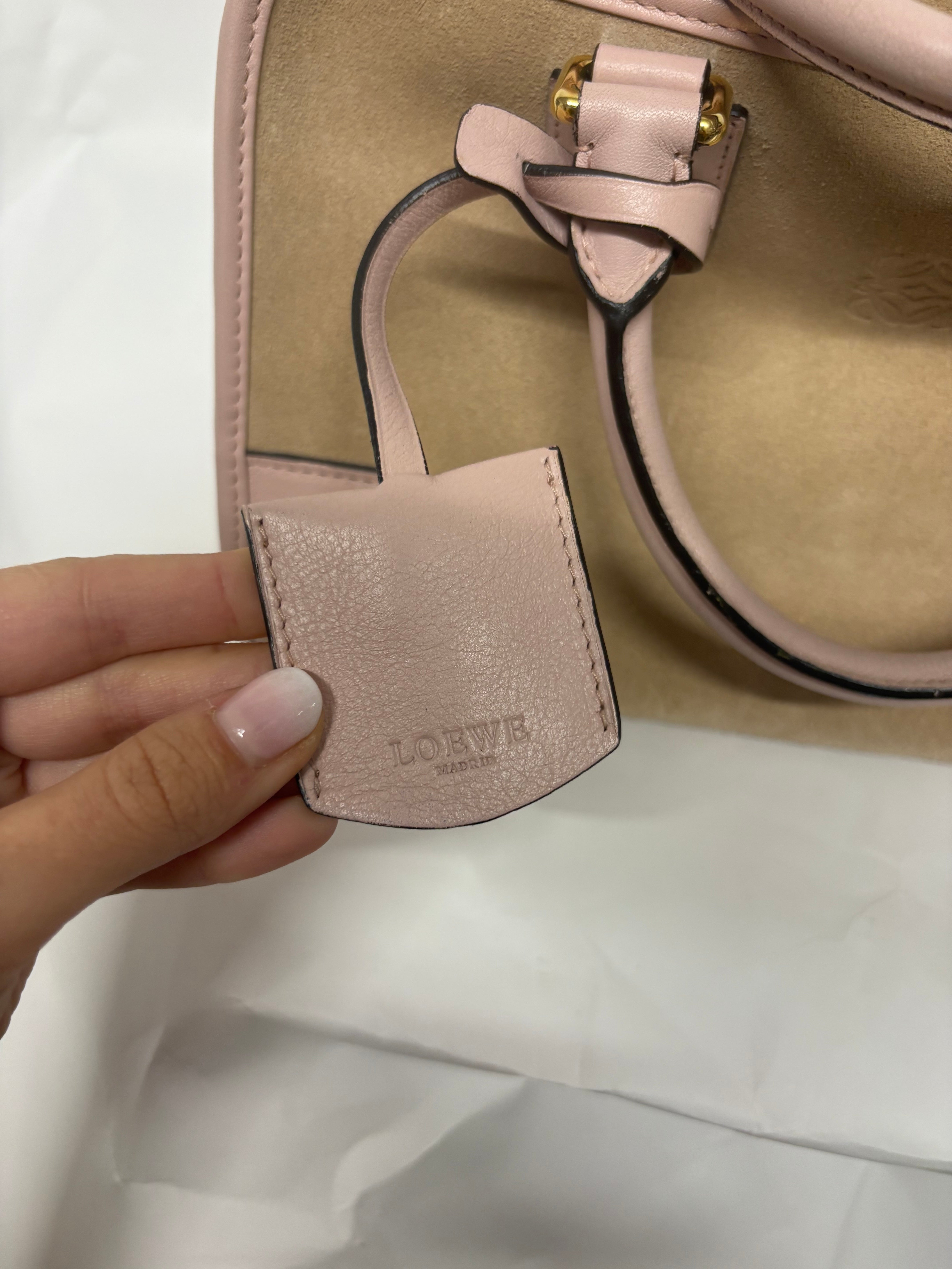 Loewe amazona 30 ante beige y rosa claro