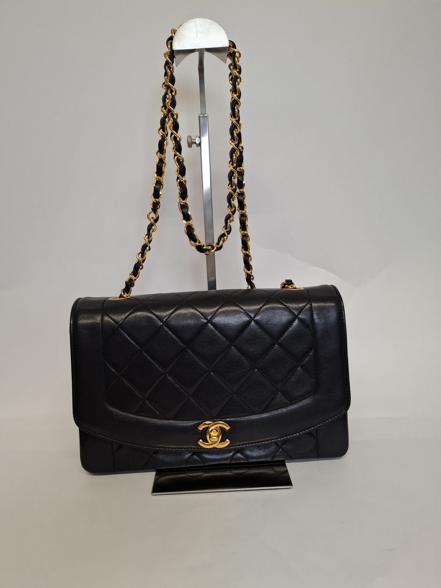 Chanel Diana Single Flap 25 Piel Cordero Negra - serie 1