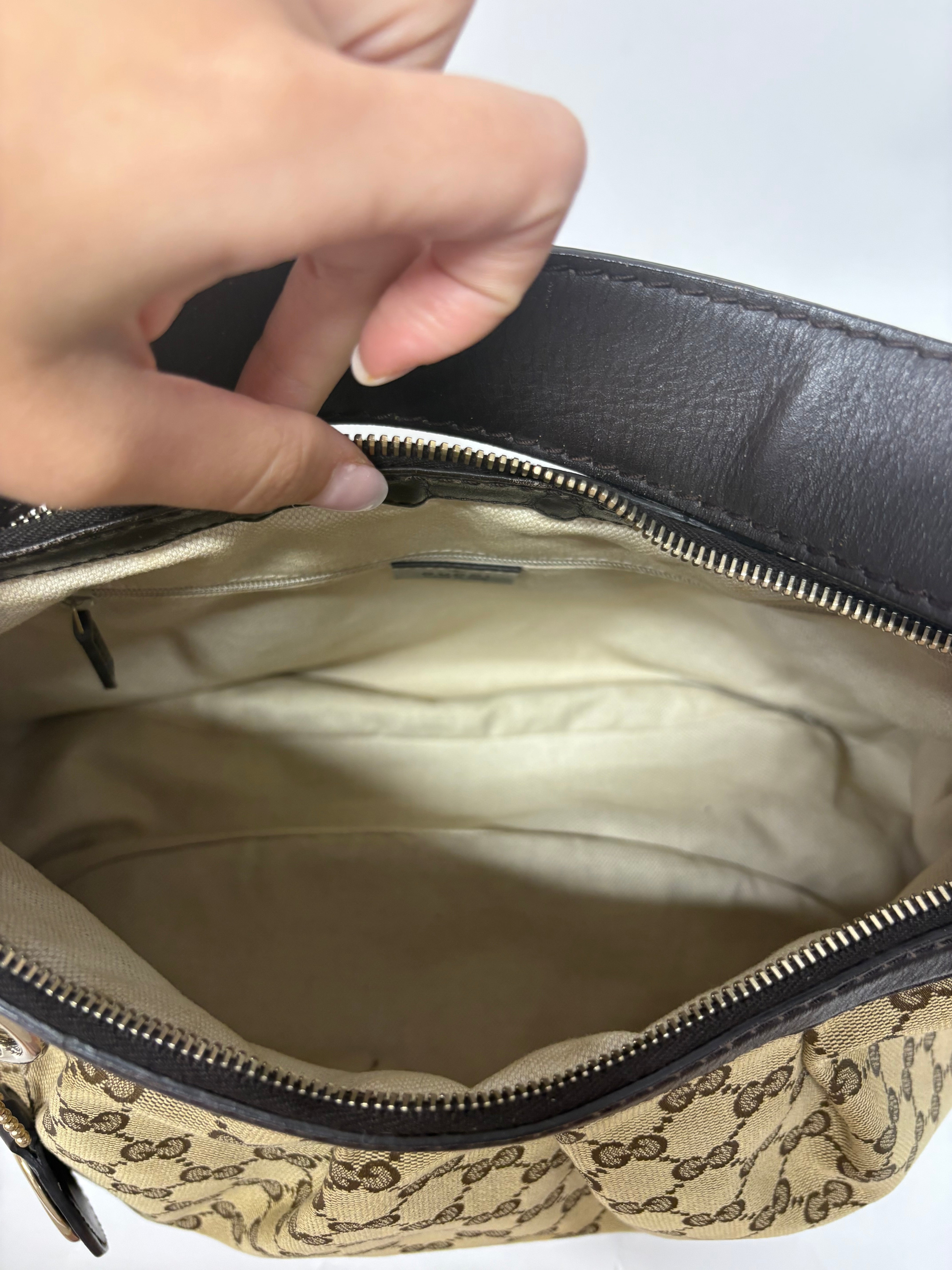 Gucci Sukey GG Canvas Hobo XL – Beige y Piel Marrón Oscura