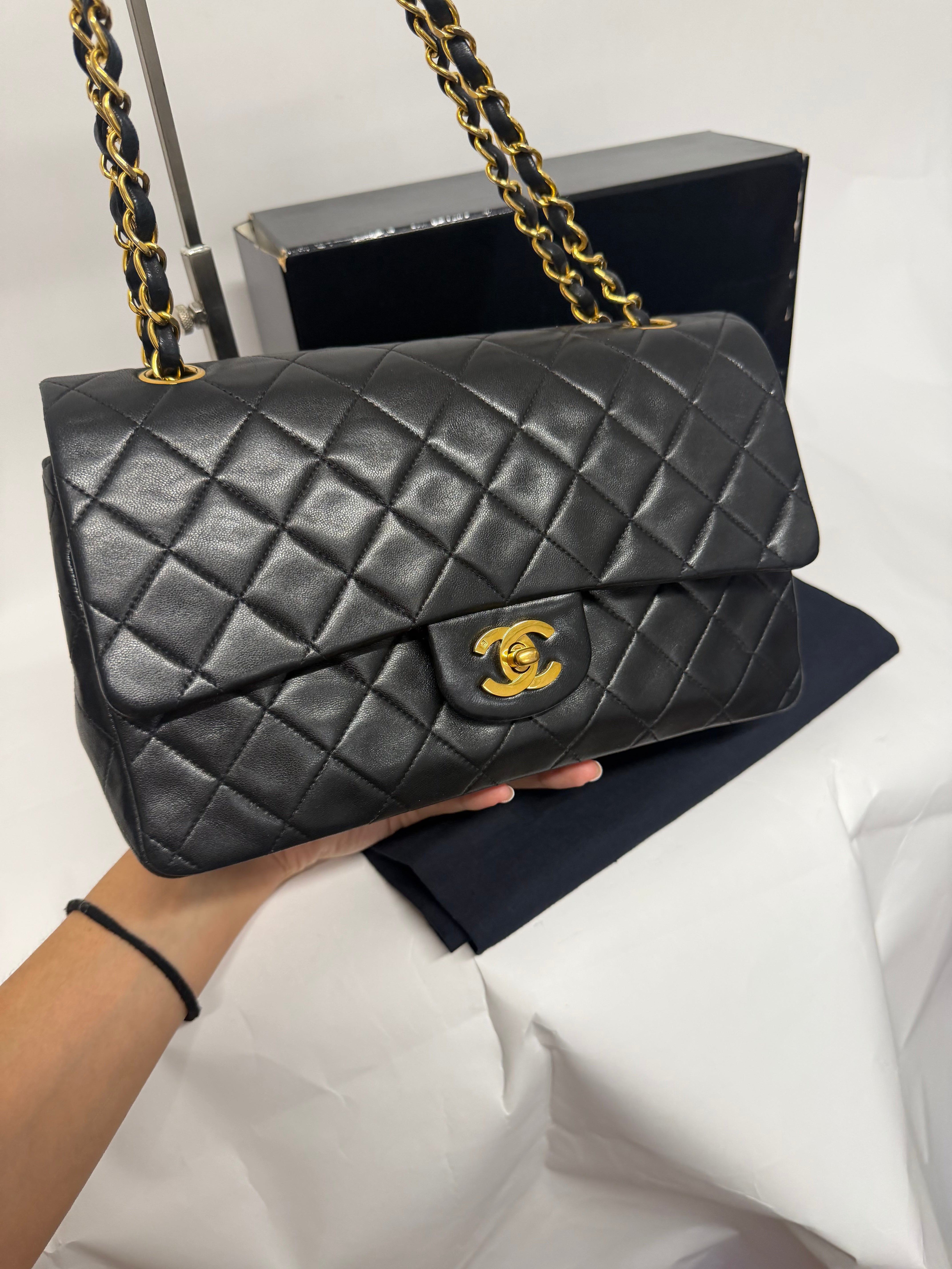 Chanel Timeless 25 Piel de Cordero Negra  - serie 5 - Full Set