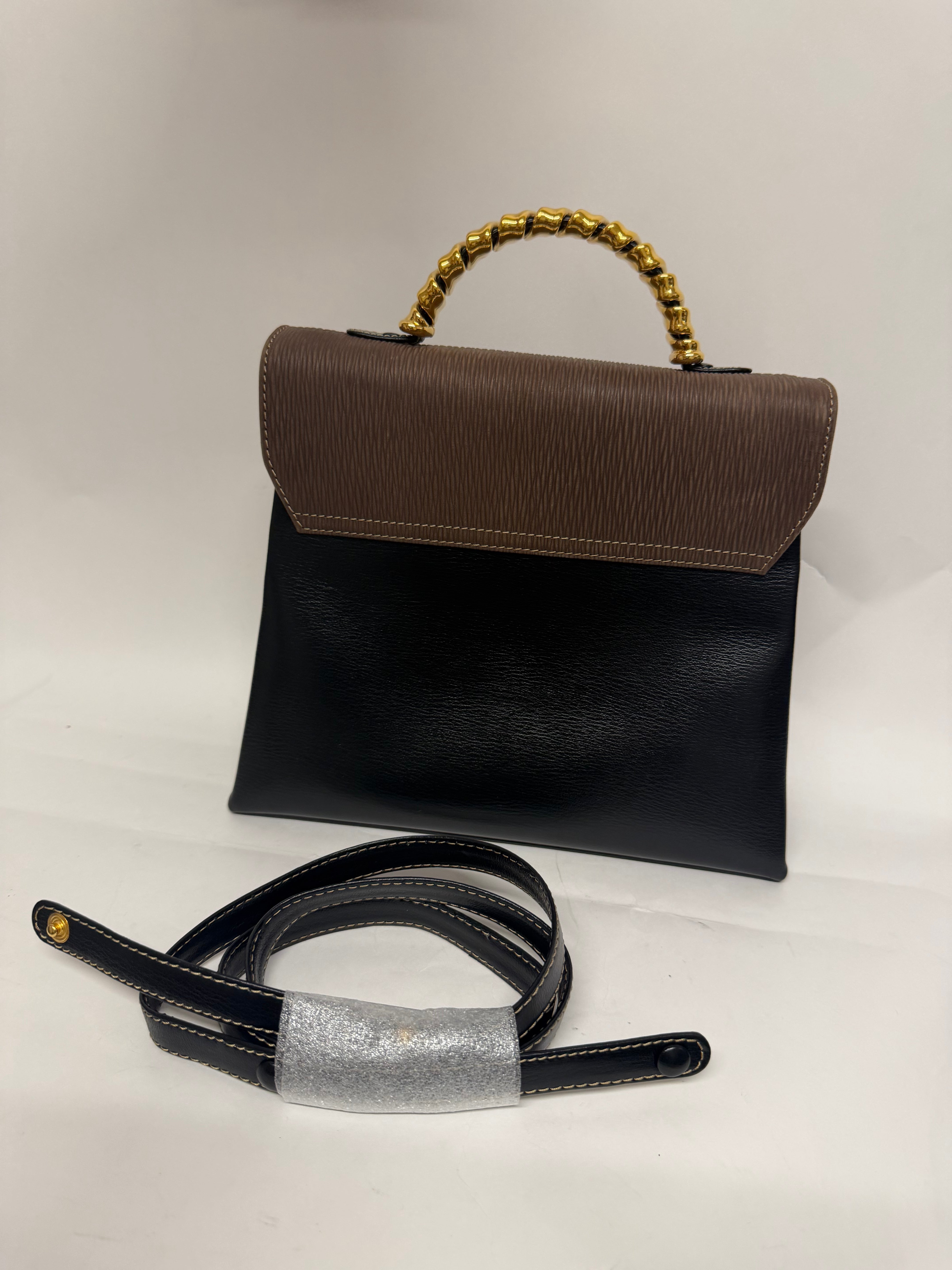 Loewe Velázquez Twist Satchel Piel Negra