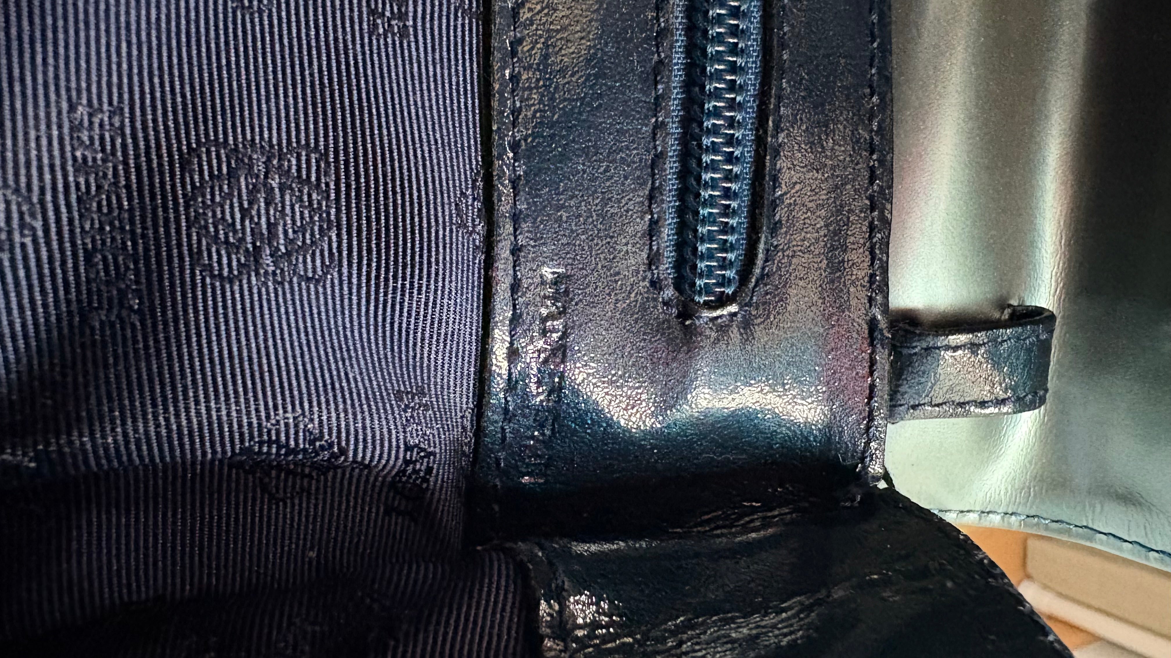 Bolso Loewe Velazquez Twist azul
oscuro/plateado