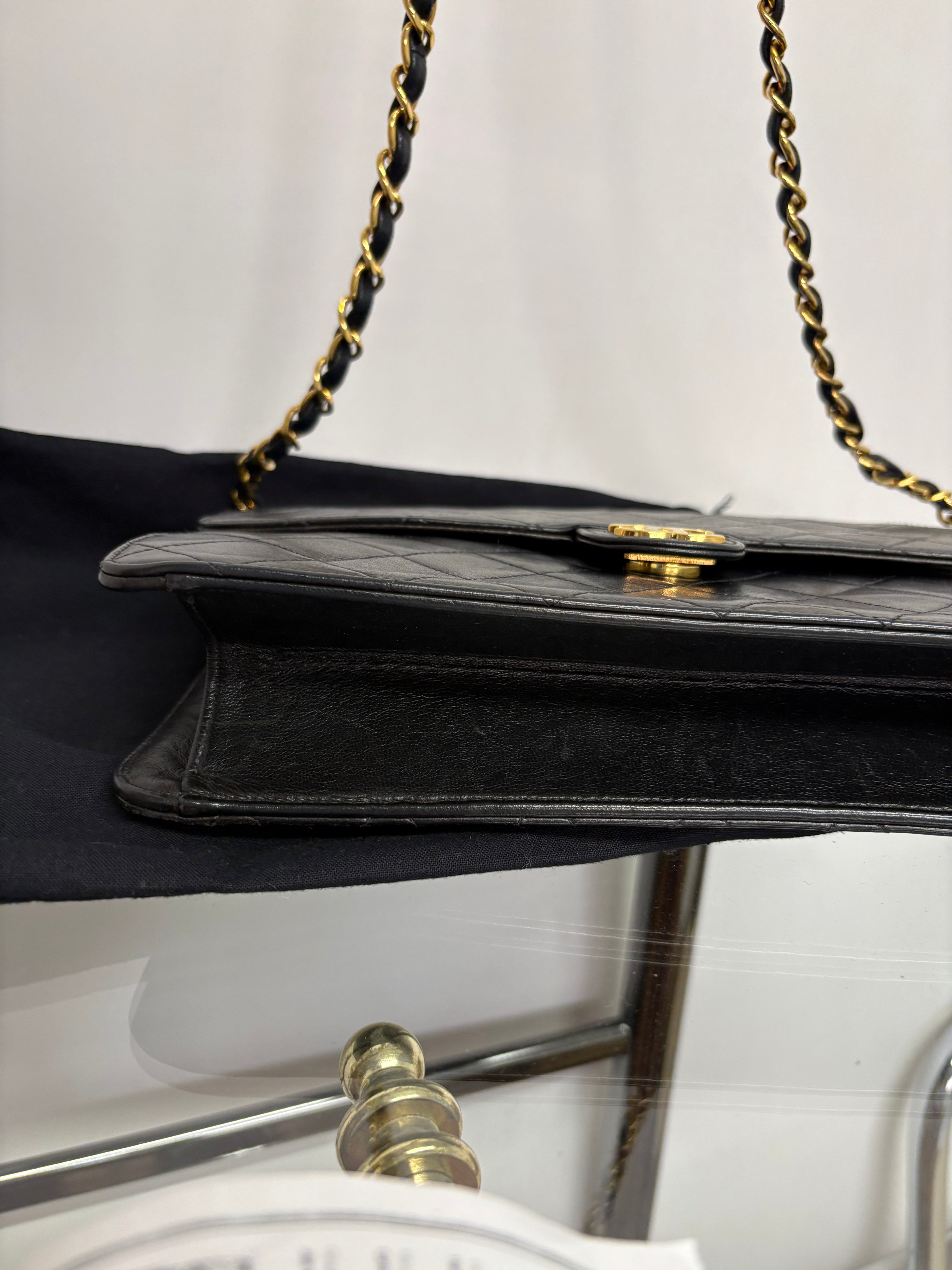 CHANEL Single Flap Negro Vintage Serie 5 – Año 1997–1999