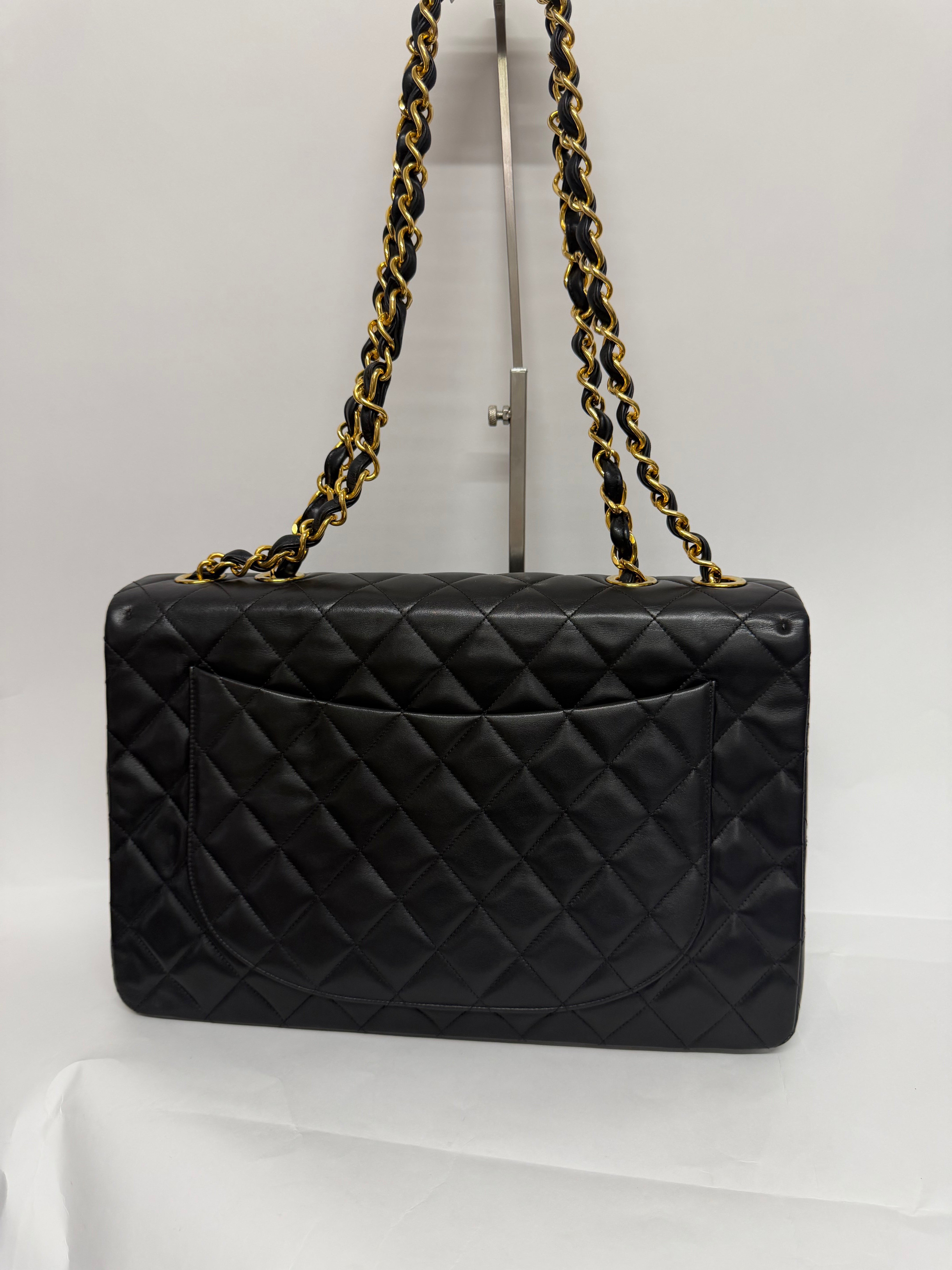 Chanel Maxi Jumbo Single Flap Lambskin Negro GHW