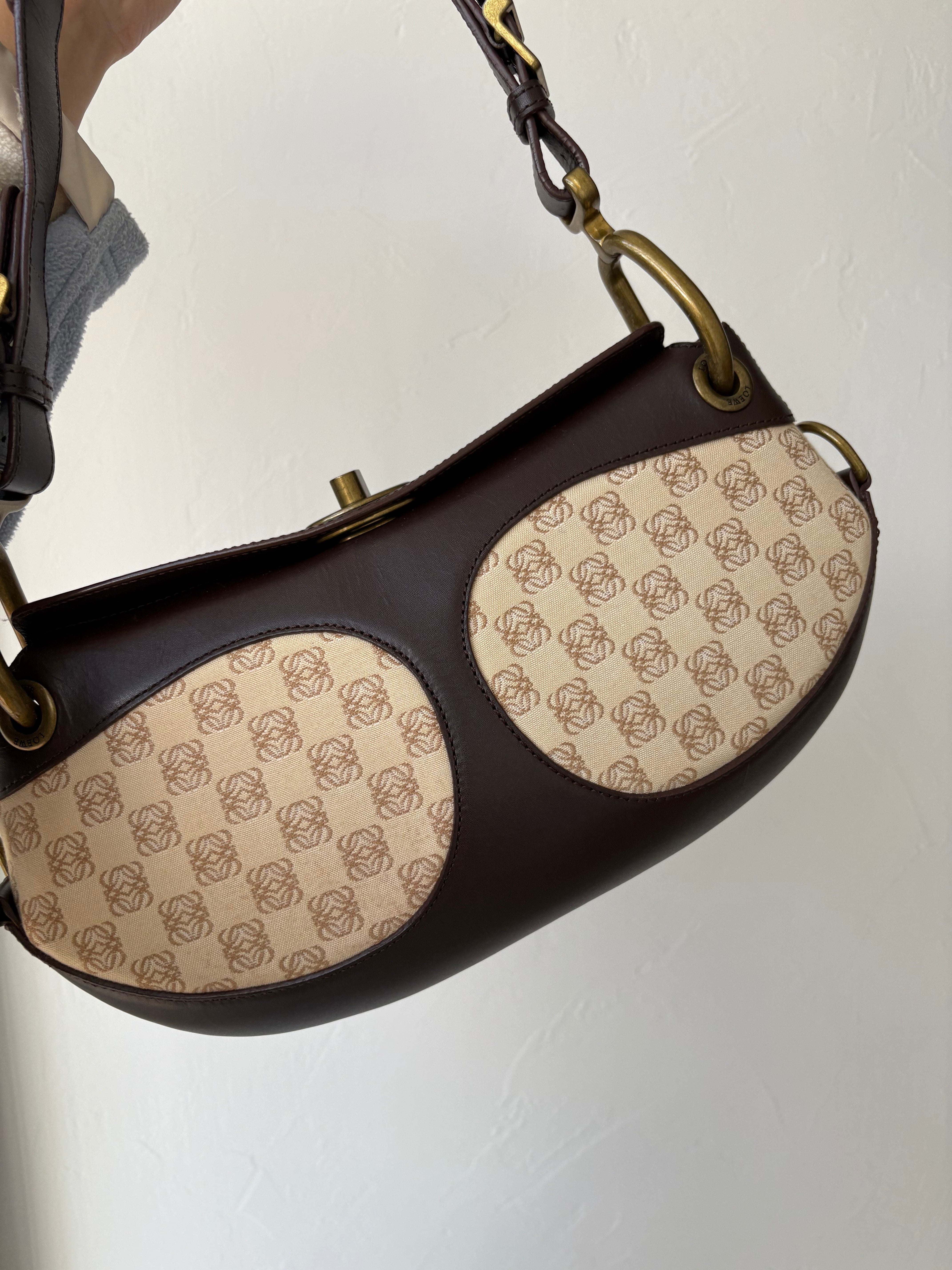 Loewe anagram lock shoulder bag canvas y piel marrón vintage