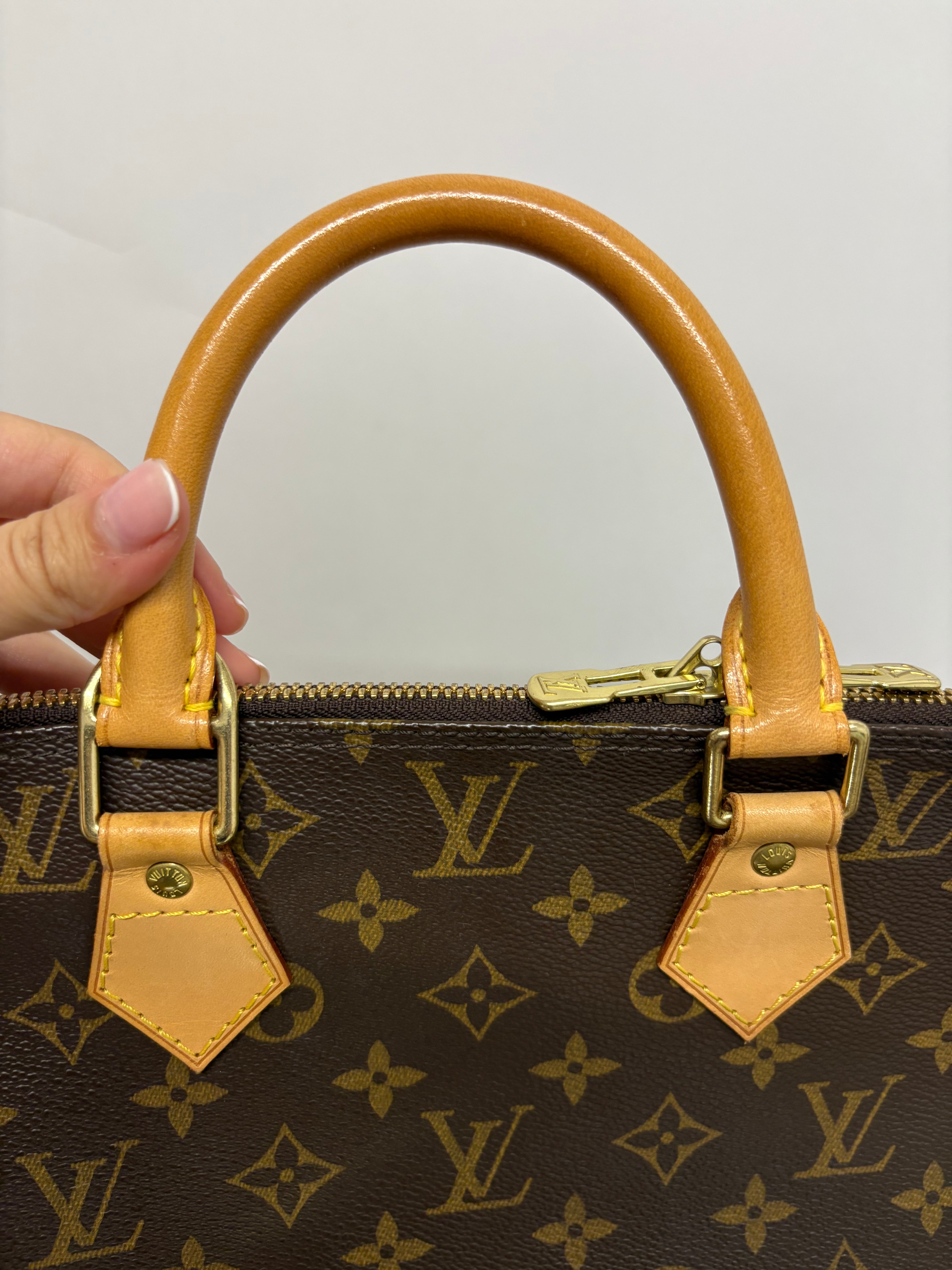 Louis Vuitton Alma MM canvas monogram