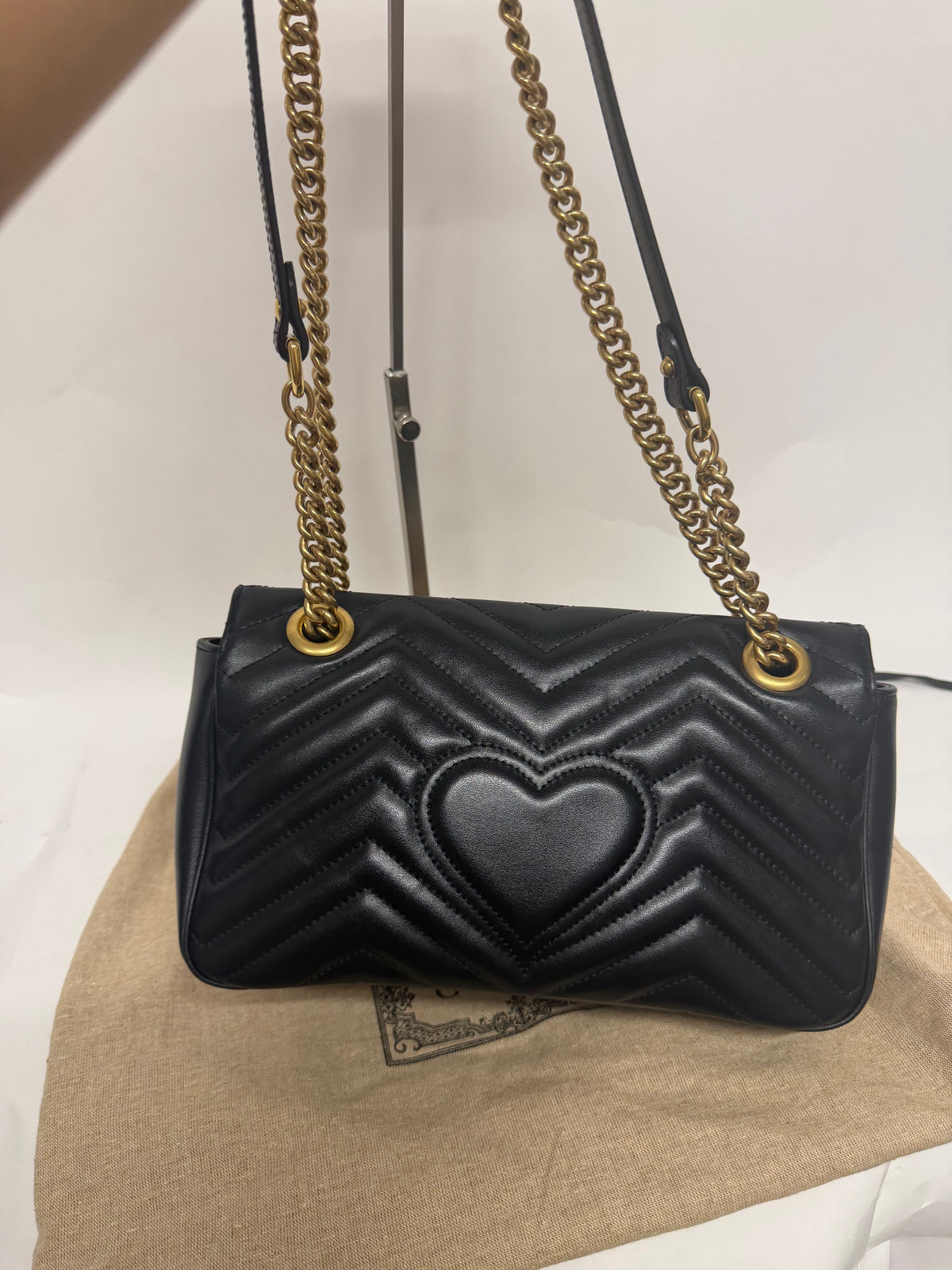Gucci GG Marmont Small Matelassé Piel Negra Herrajes Dorados