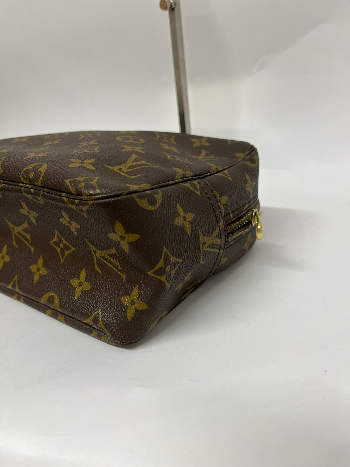 Louis Vuitton Trousse Toilette 28 Lona Monogram