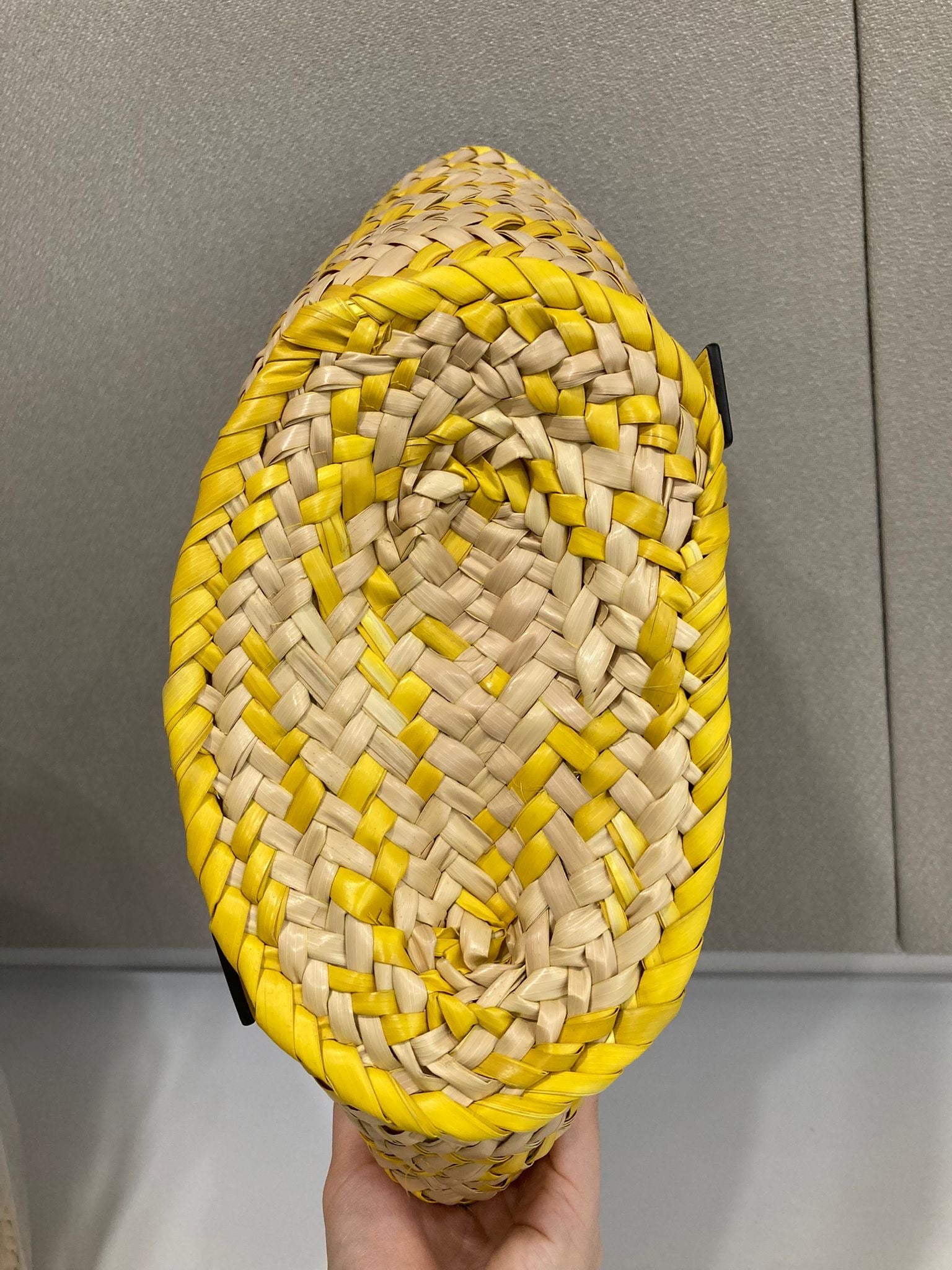 Loewe Paula’s Ibiza Basket Small Rafia amarilla