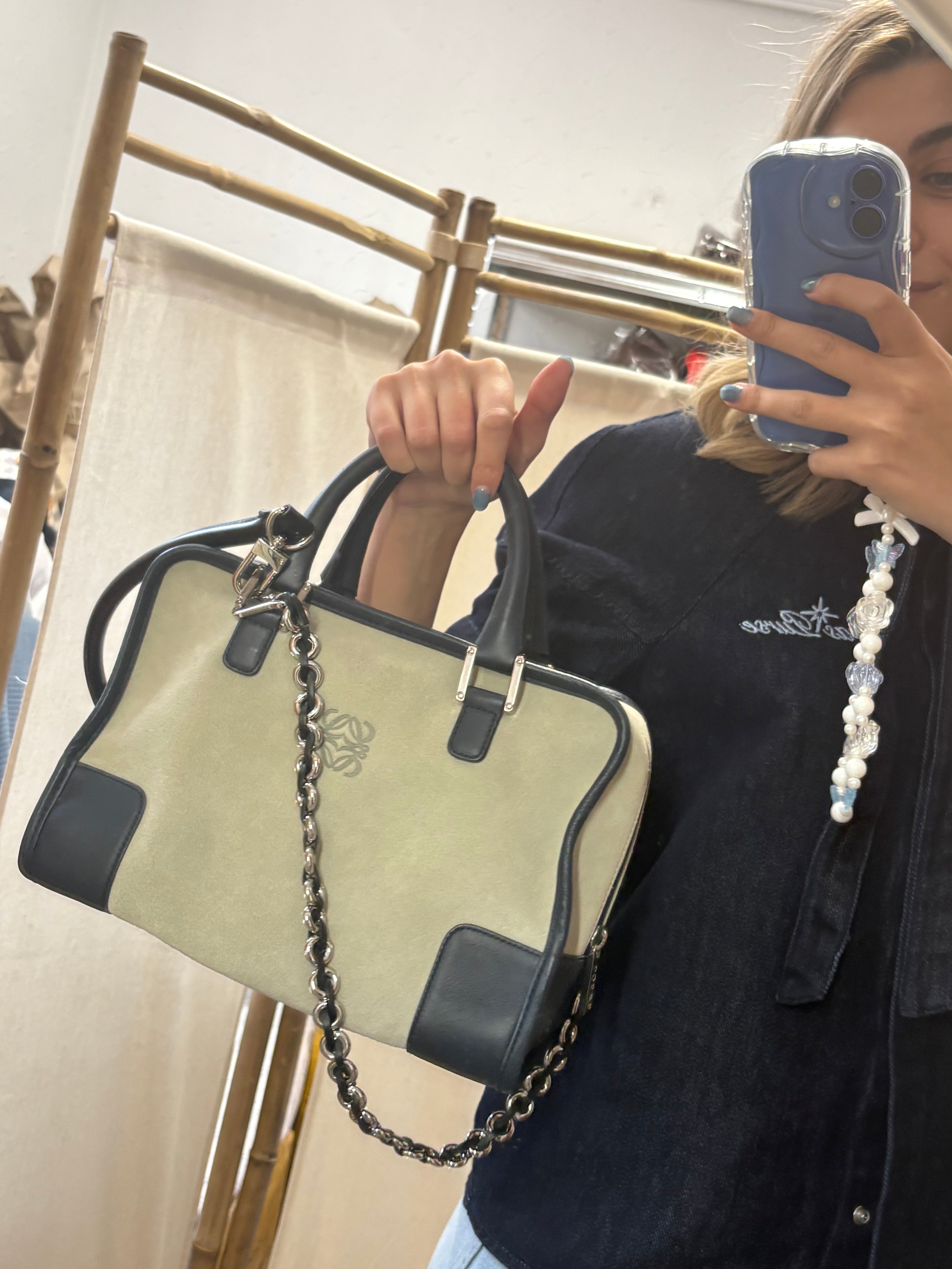 Loewe Amazona 27 Ante y Piel Verde Claro 2 bandoleras