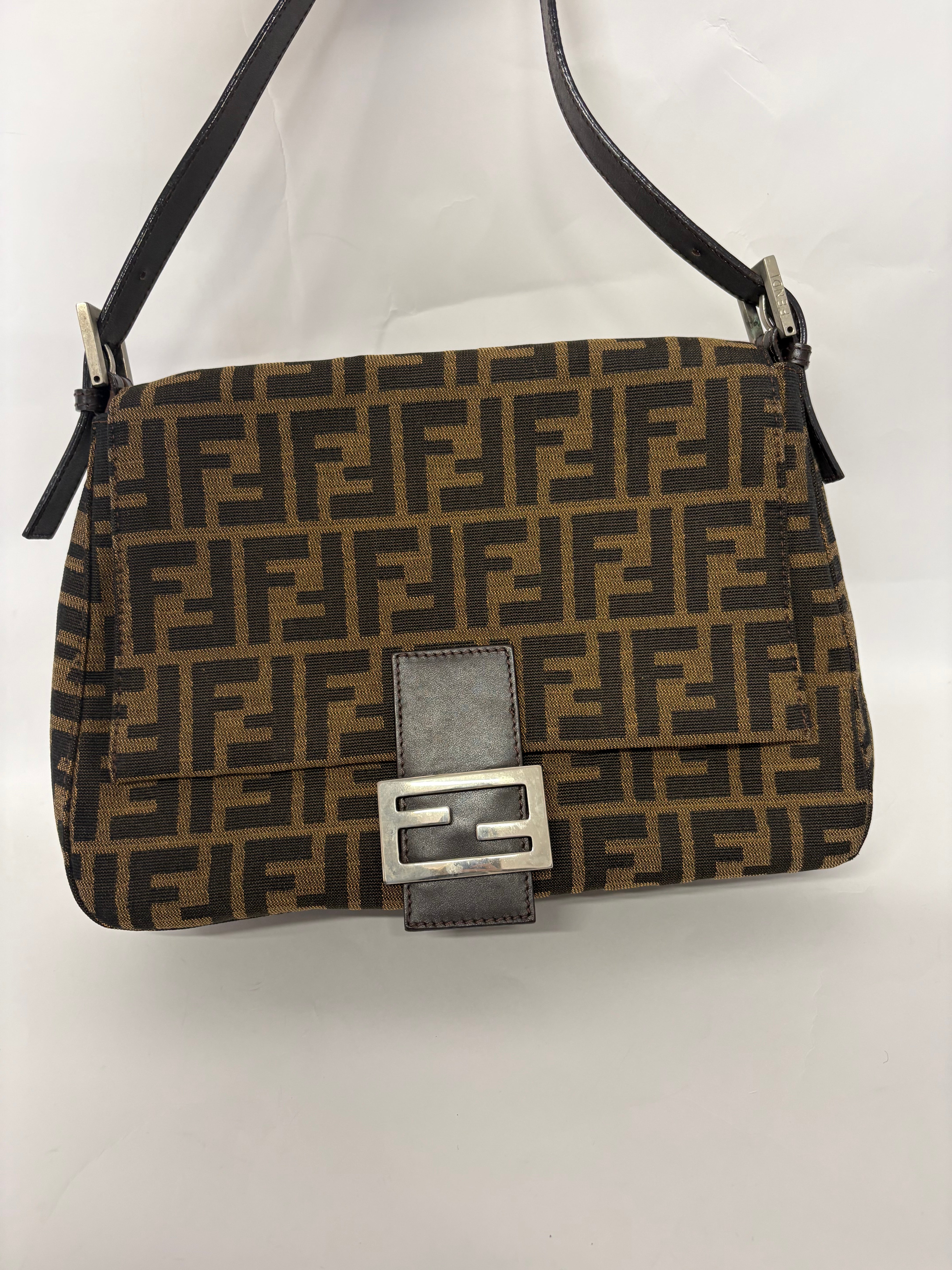 Fendi Mamma Baguette Zucca Canvas Marrón – Iconic FF