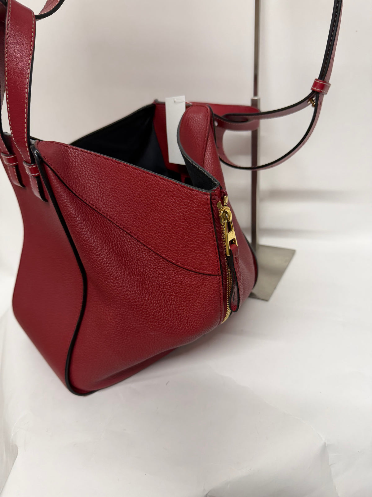 Loewe Hammock Pequeño Piel Granulada Rojo Burdeos