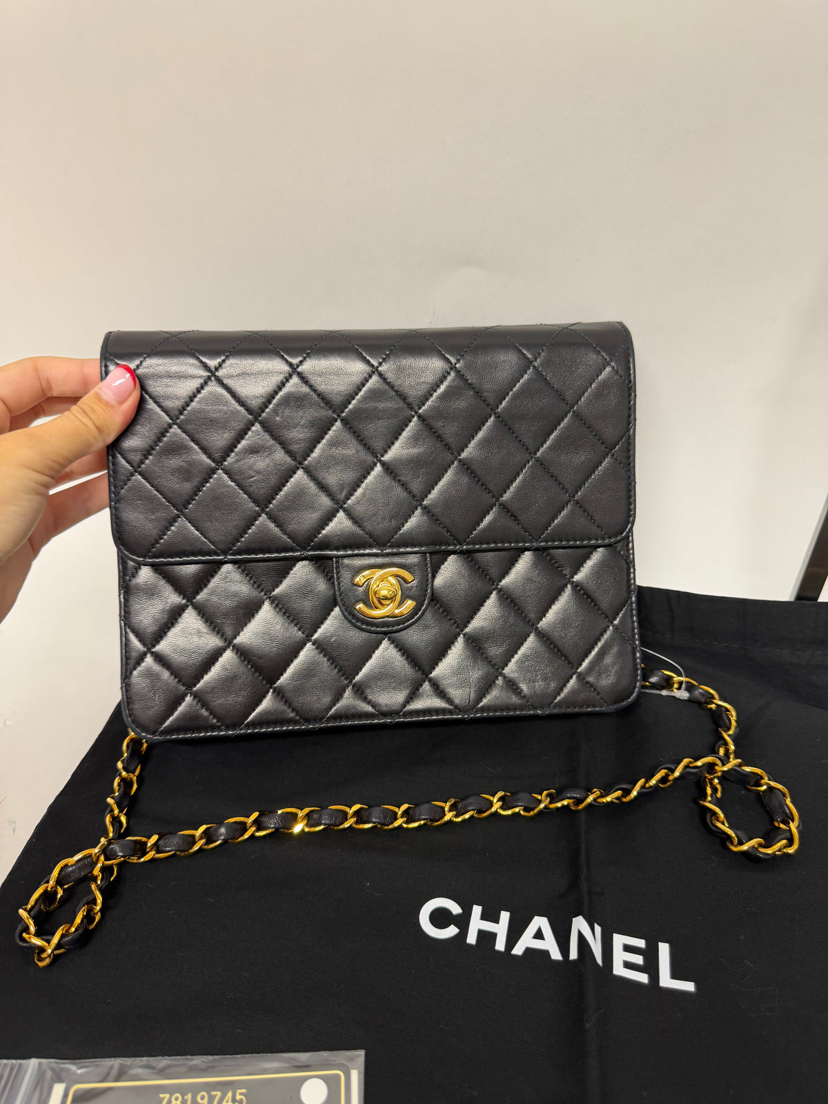 Chanel Single Flap Pequeño Piel de Cordero Negra · Cierre Clásico · Serie 7