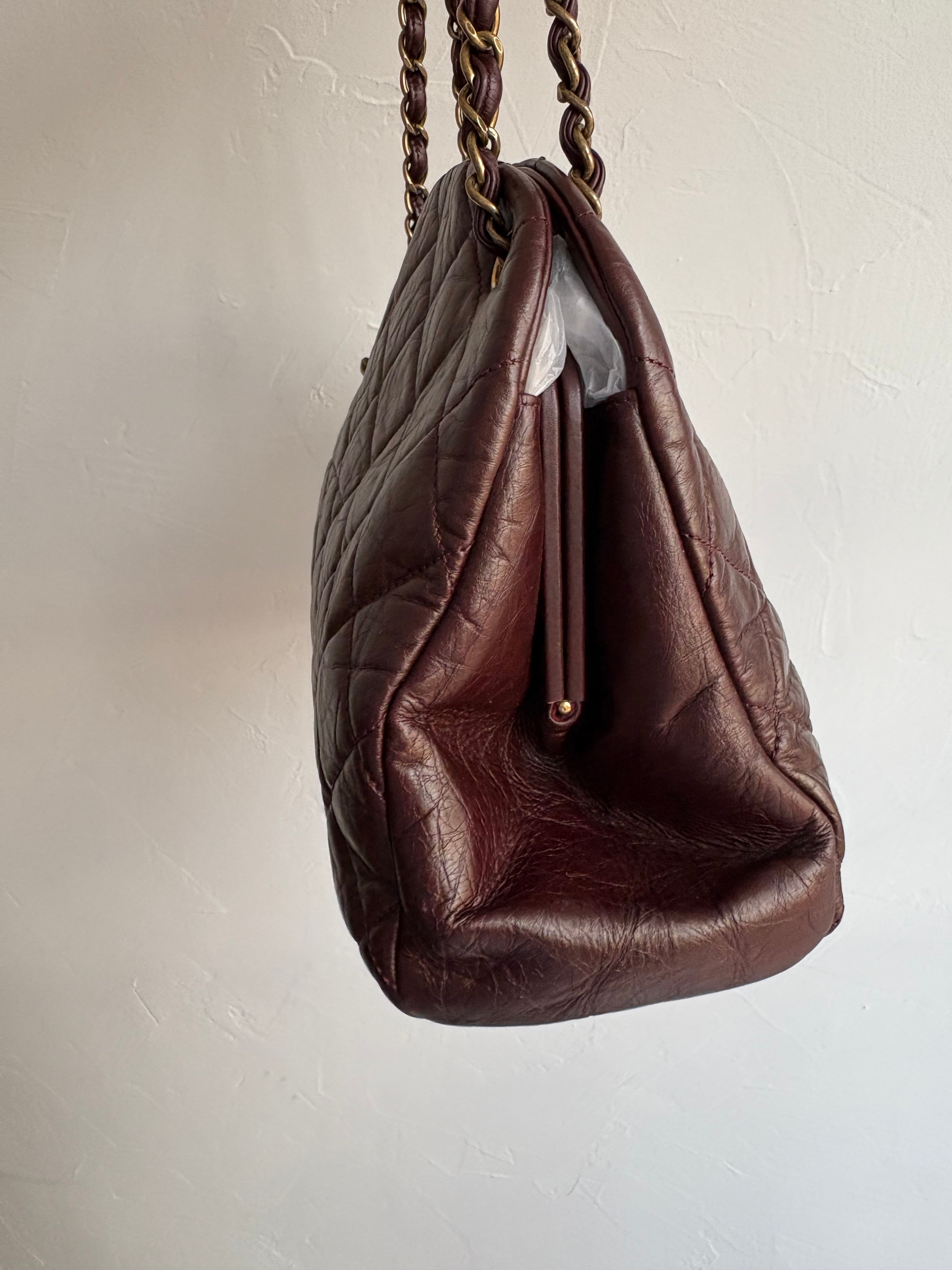 Chanel leather coco mark charm chain shoulder bag burdeos oscuro vintage