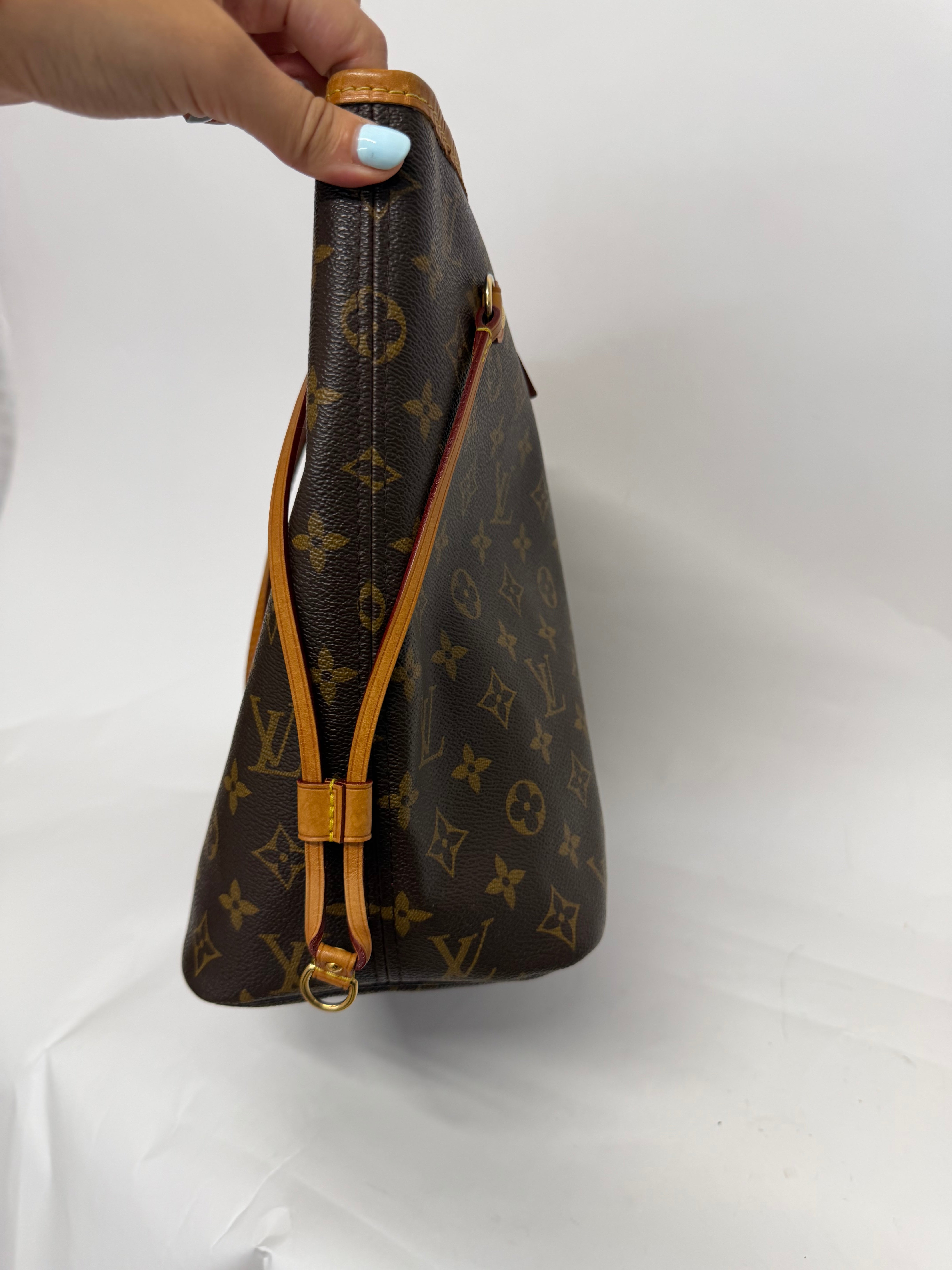 Louis Vuitton Neverfull MM Monogram Interior Fucsia