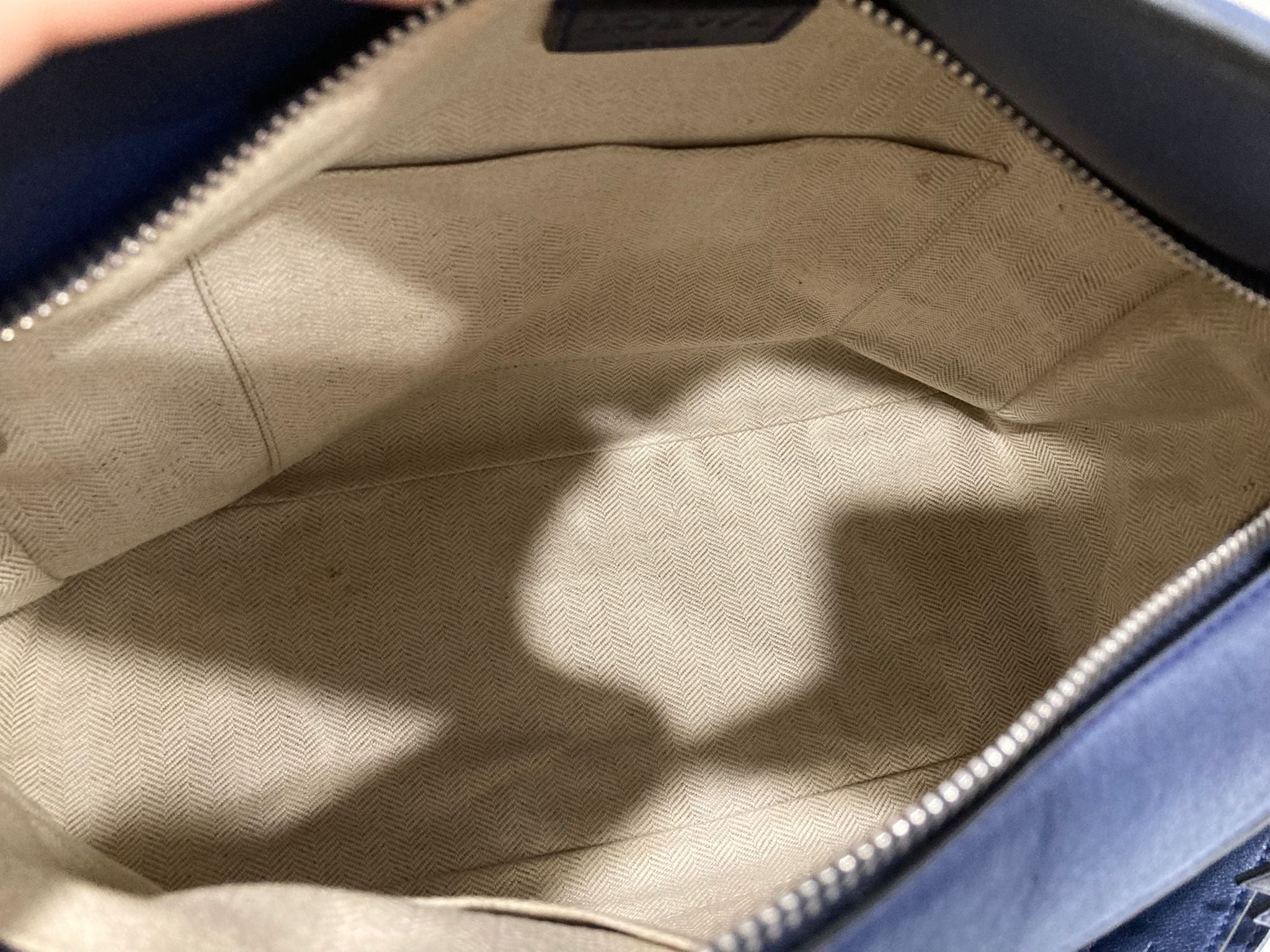 Loewe puzzle mediano azul oscuro