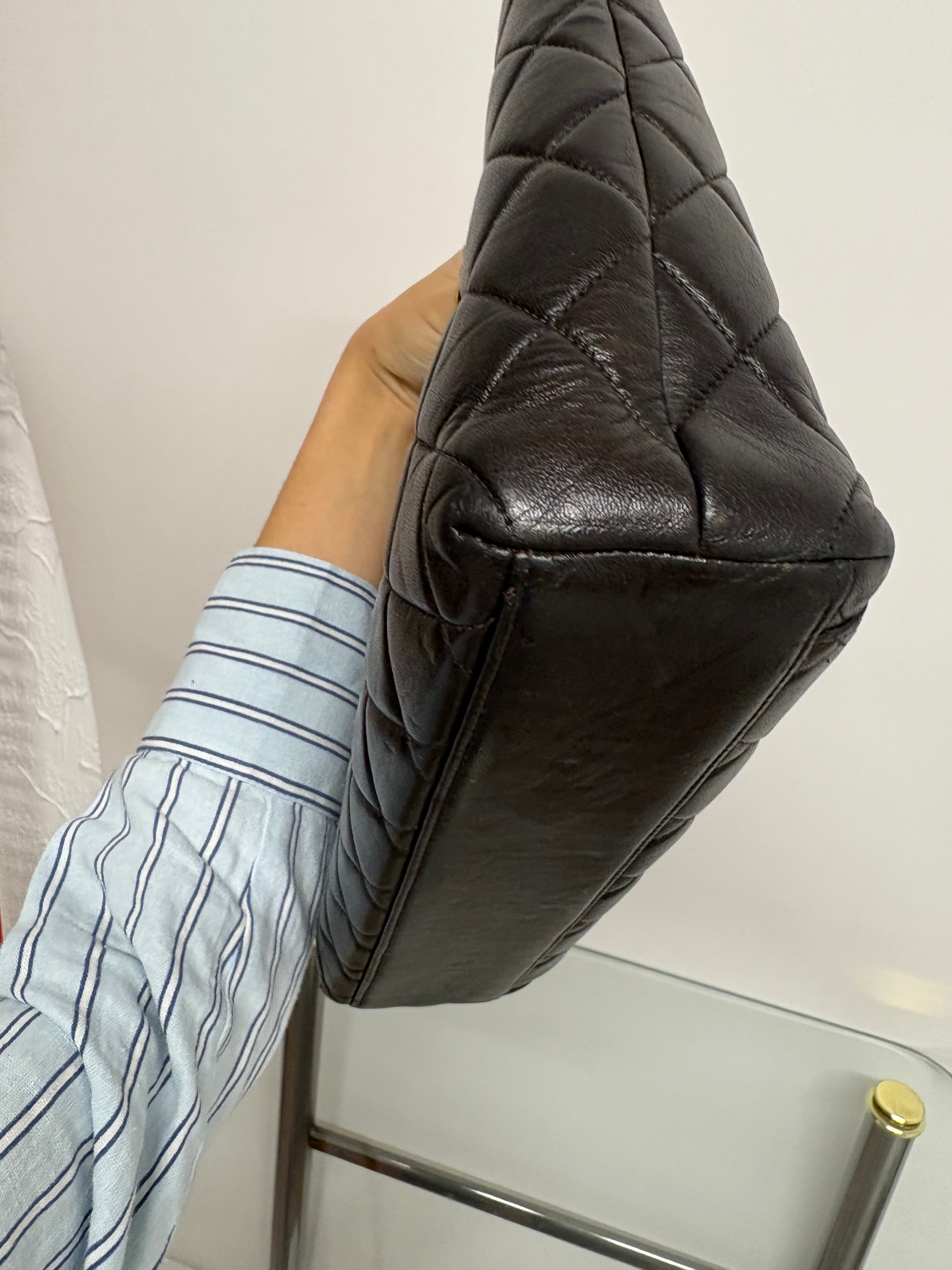 Chanel matelassé turn lock negro piel cordero cadena de hombro