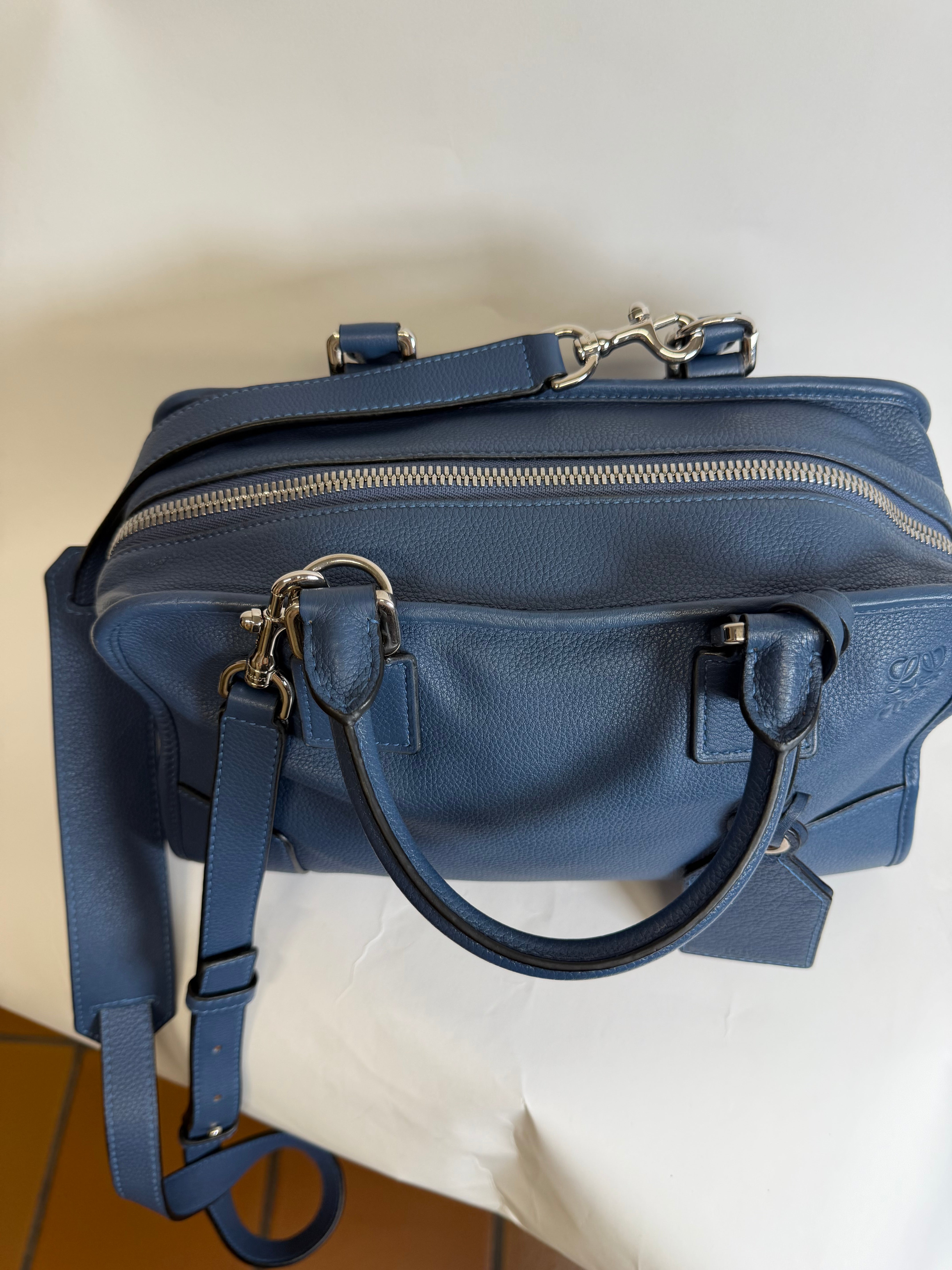 Loewe Amazona 28 Azul Navy modelo nuevo con bandolera