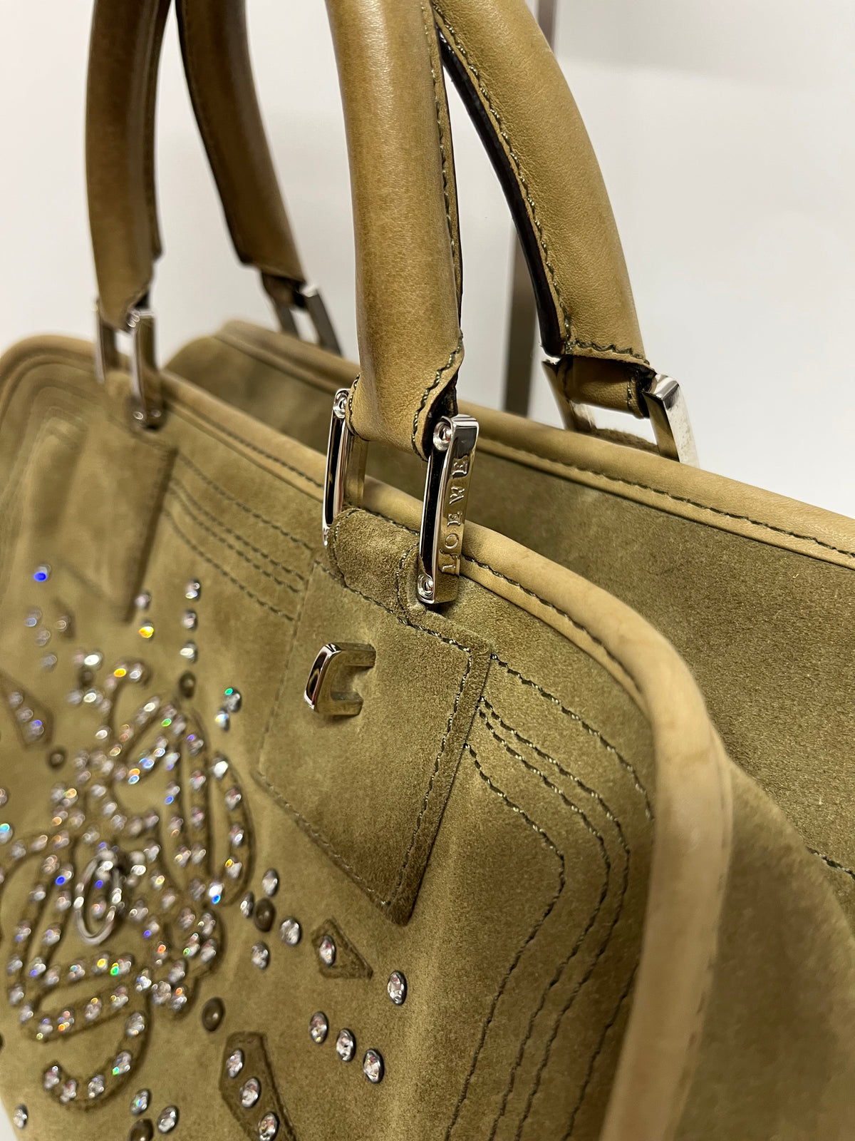 Loewe Amazona 28 Ante Caqui con Cristales de Swarovski · Herrajes Plata
