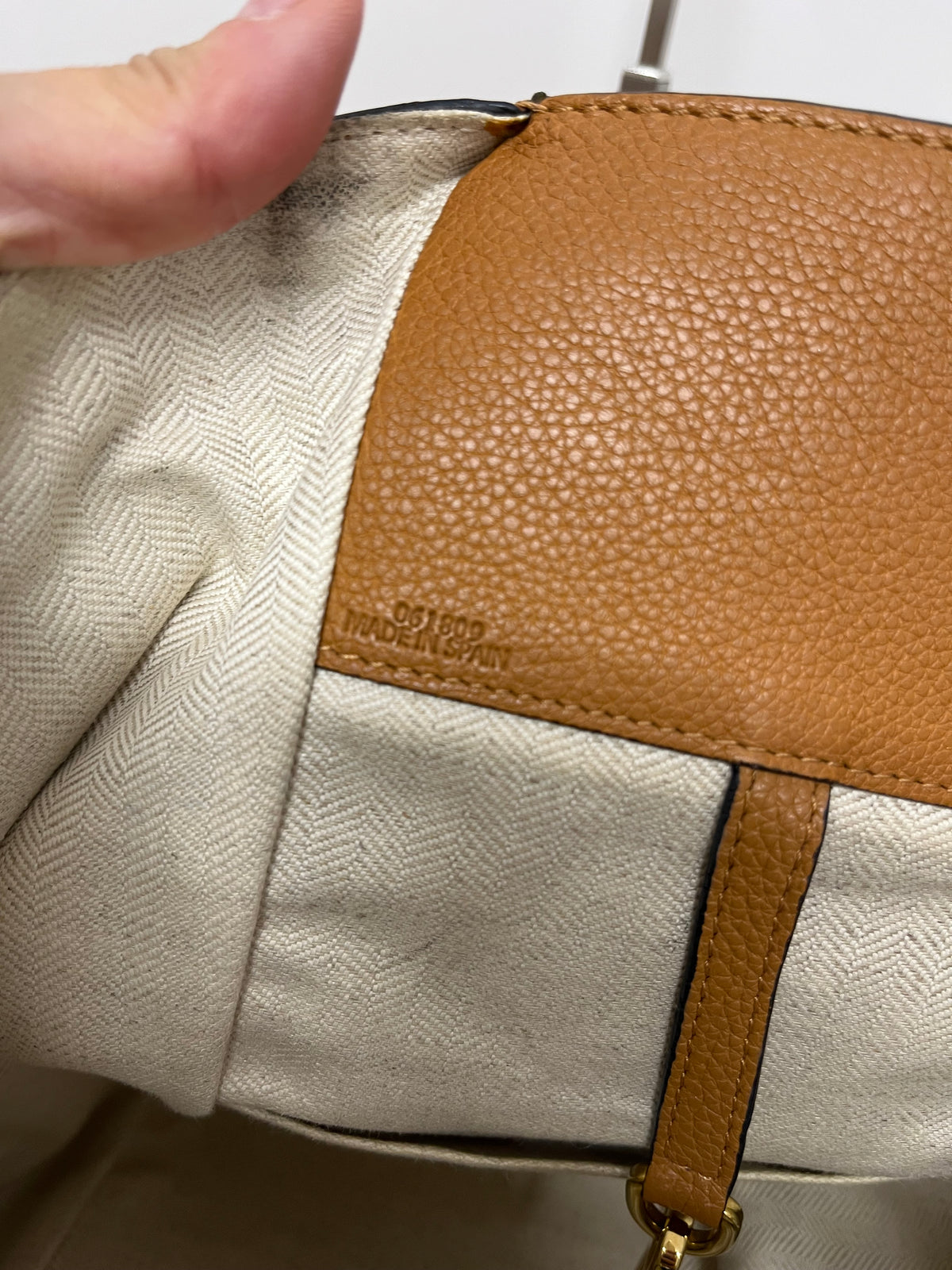 Loewe Hammock Mediano Piel Graneada Camel