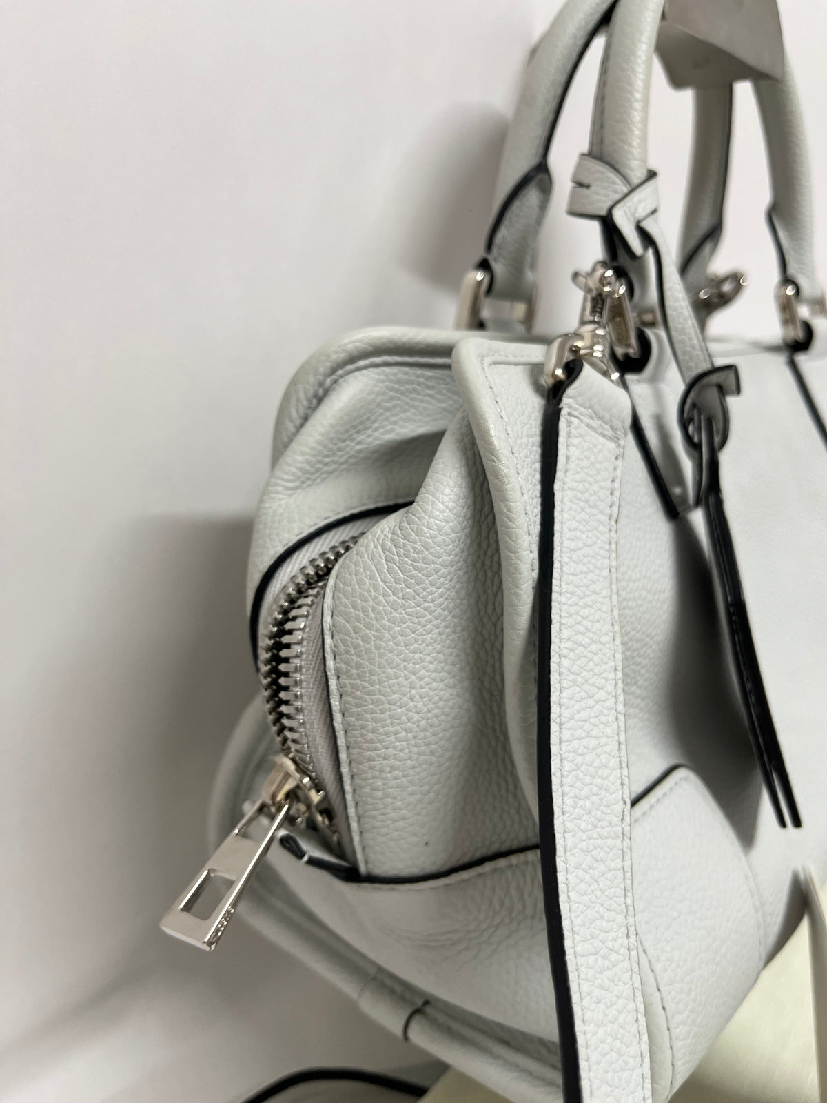 Loewe Amazona 28 Piel Blanca con Bandolera