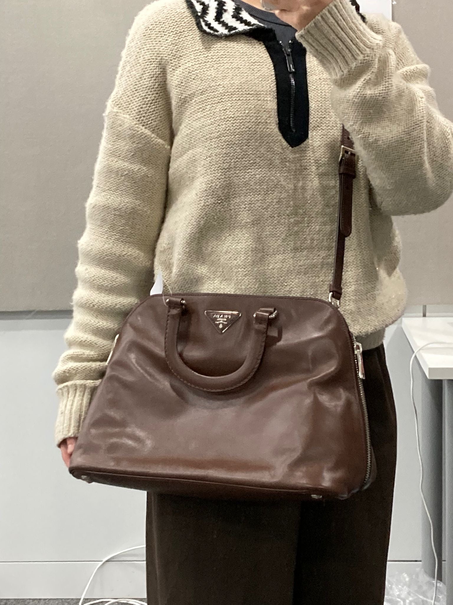 Prada Bauletto 2Way en piel marrón con bandolera