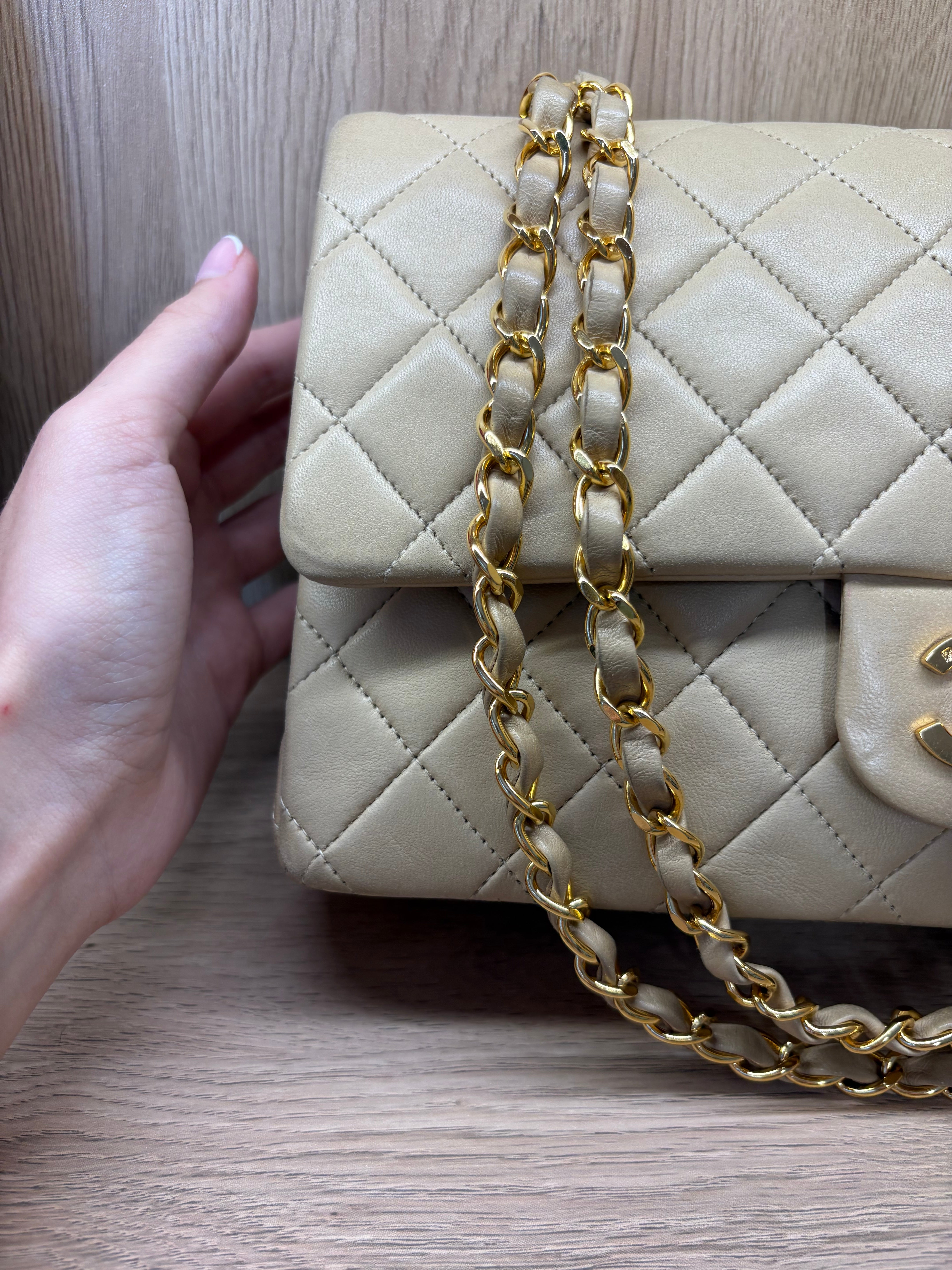 CHANEL Timeless 25 Double Flap Beige Lambskin – Serie 2 (1991-1994)