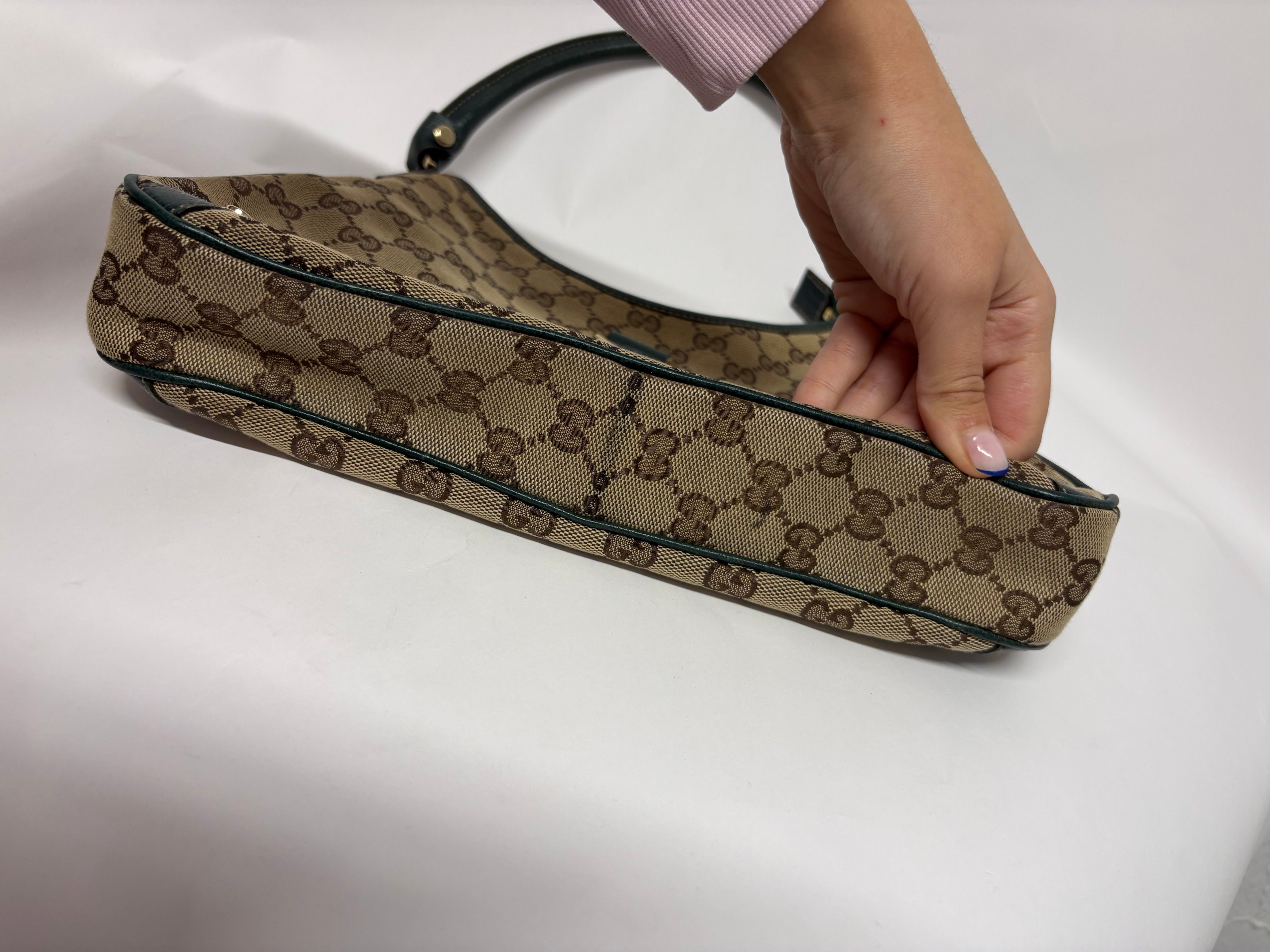 Gucci GG Canvas Shoulder Bag verde