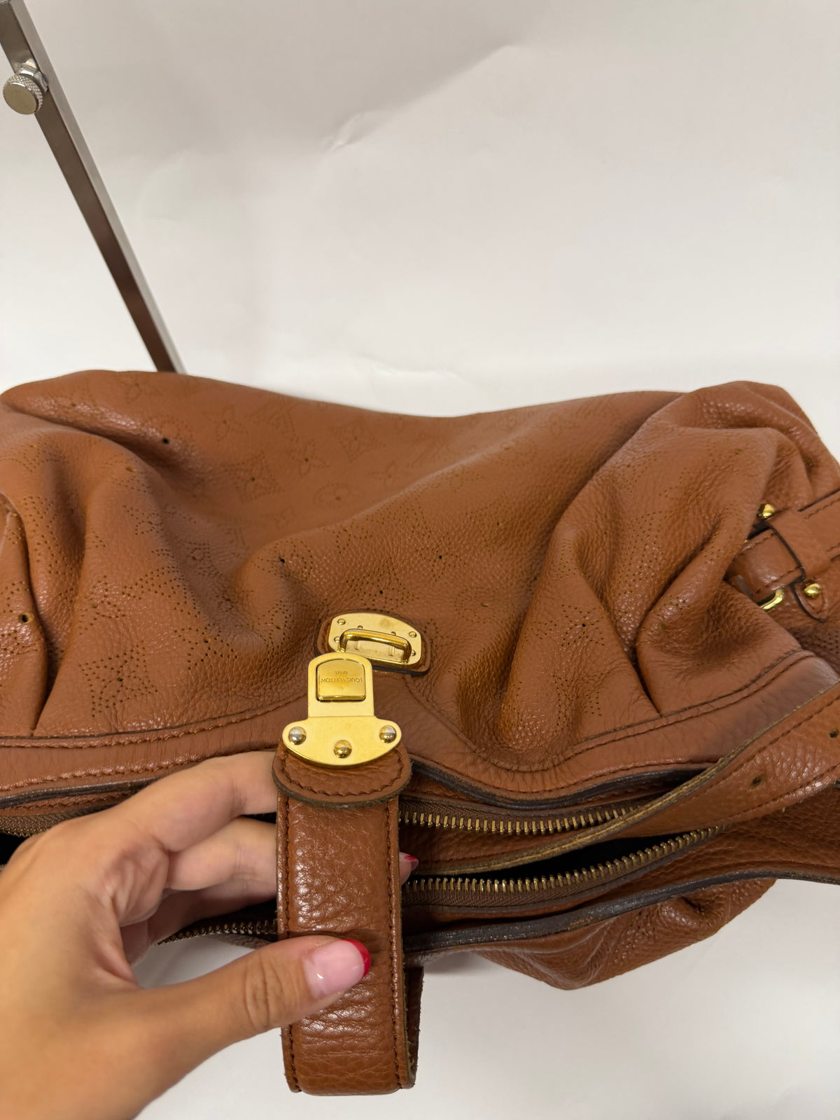 Louis Vuitton Mahina bandolera Piel Perforada Marrón Coñac