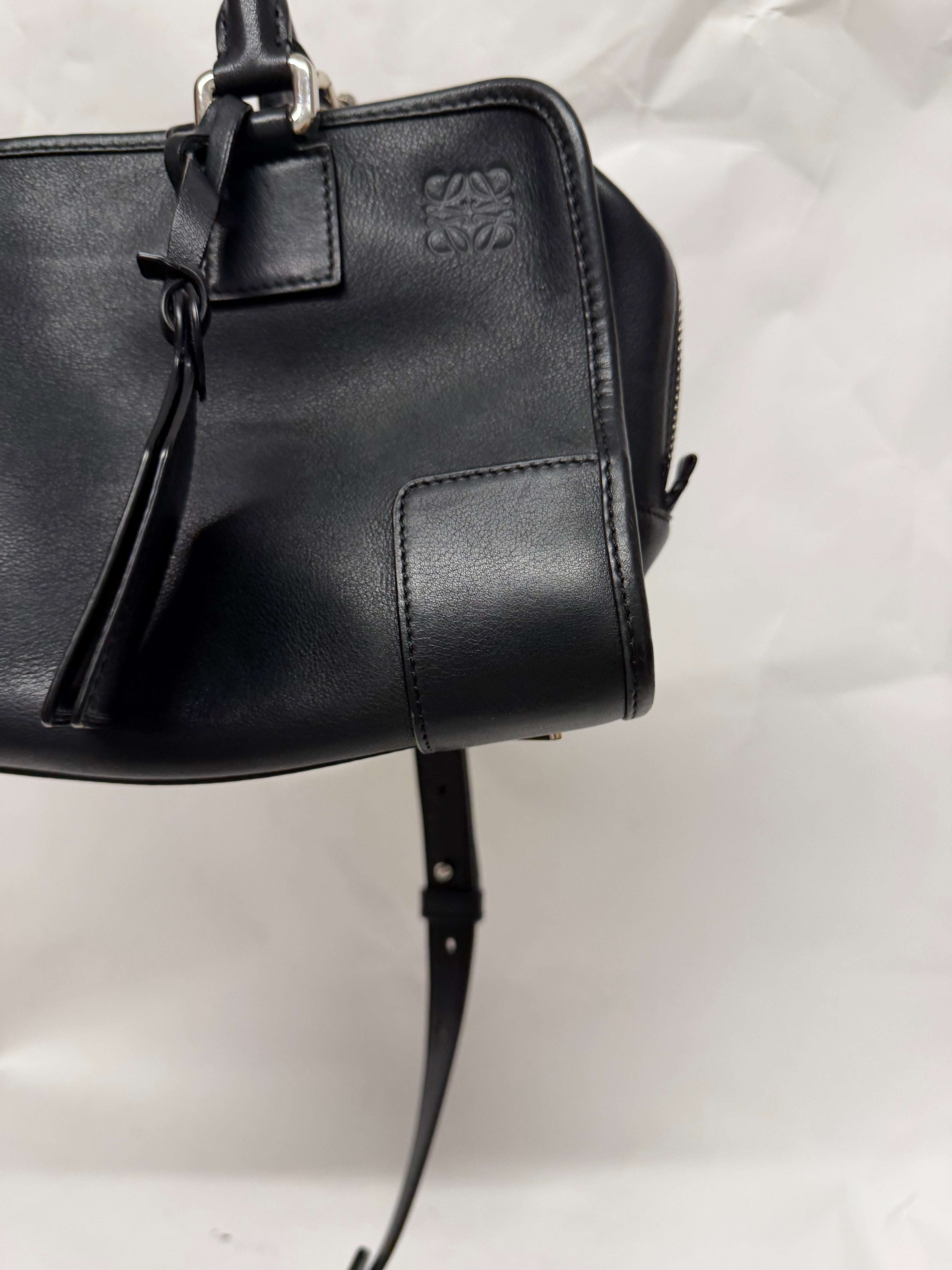 Loewe Amazona 28 | Piel Vacuno Negra Herrajes Paladio