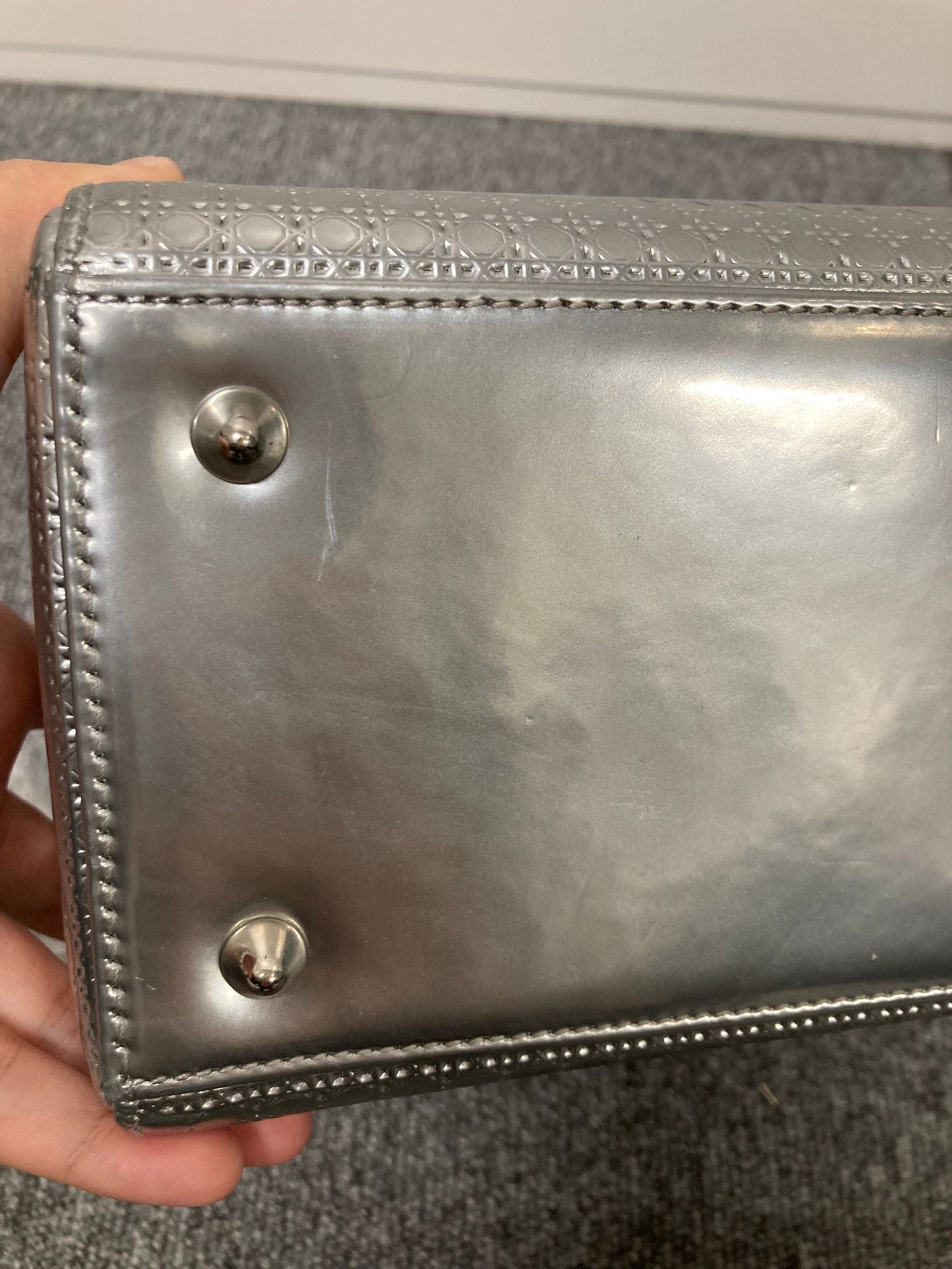 Christian Dior Lady Dior Cannage – Piel plateada