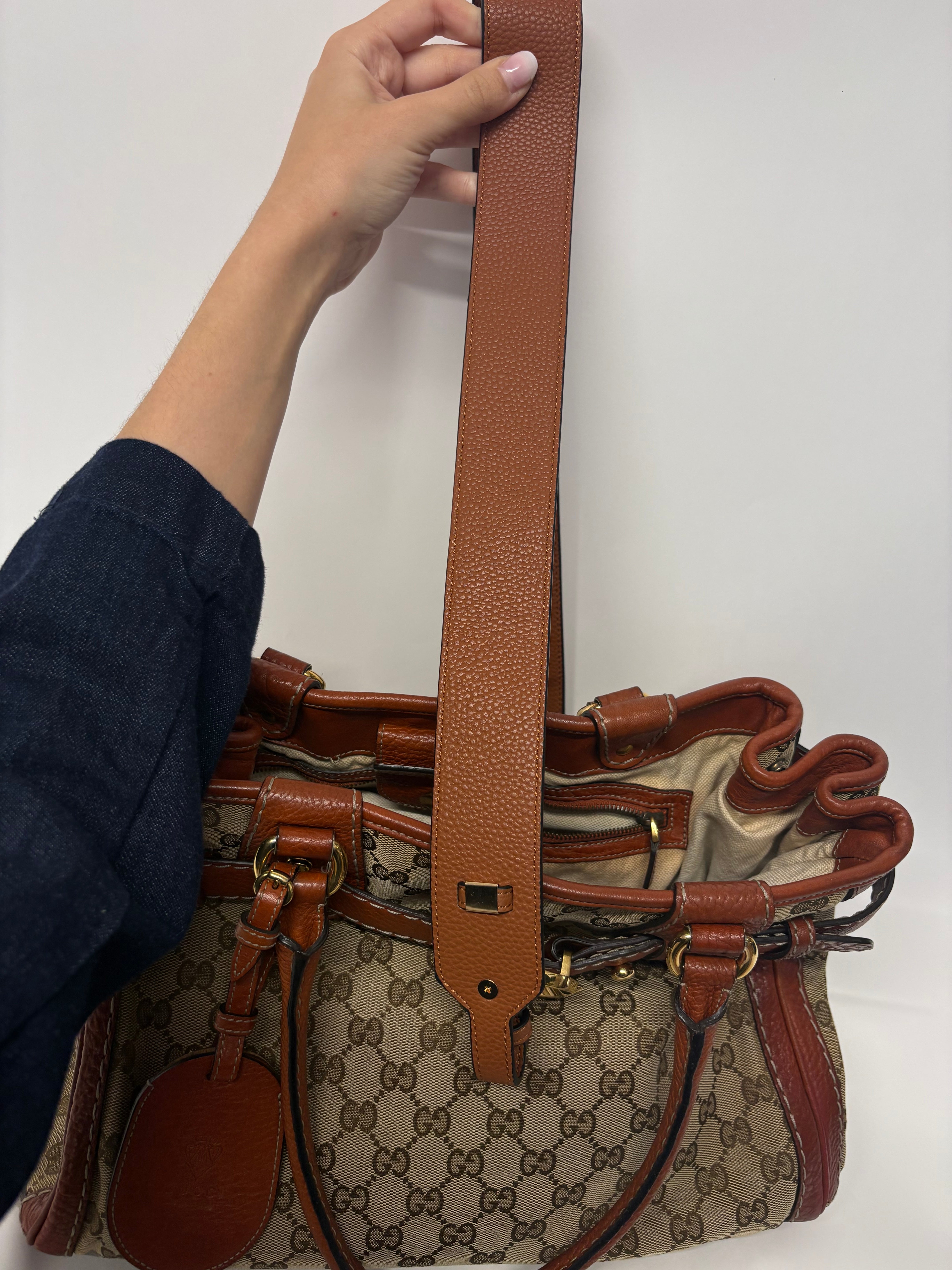 Gucci GG Marmont Tote Small en lona GG Supreme y piel marrón