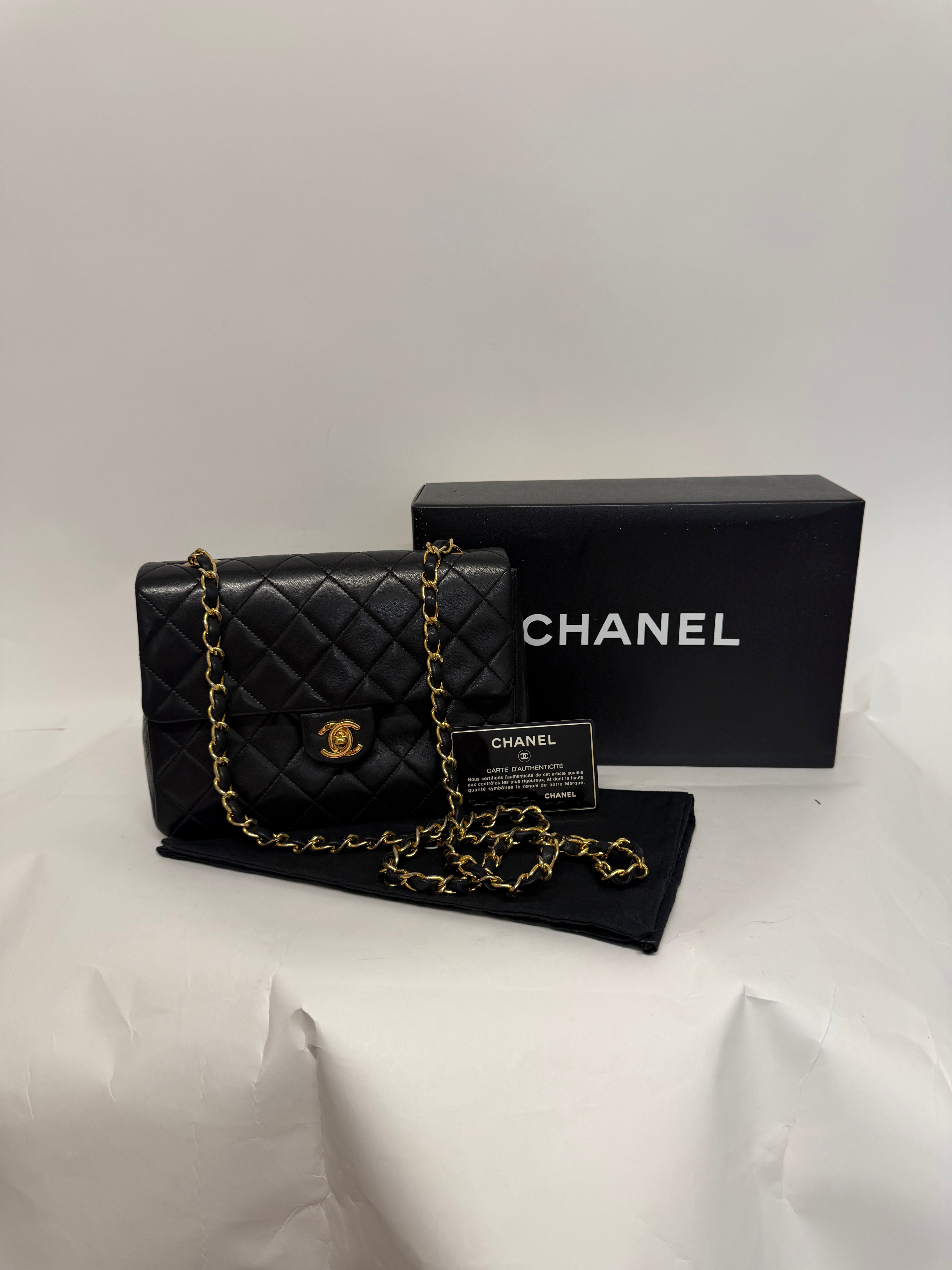 Chanel Mini Matelassé 20 Square Piel Cordero Negra
