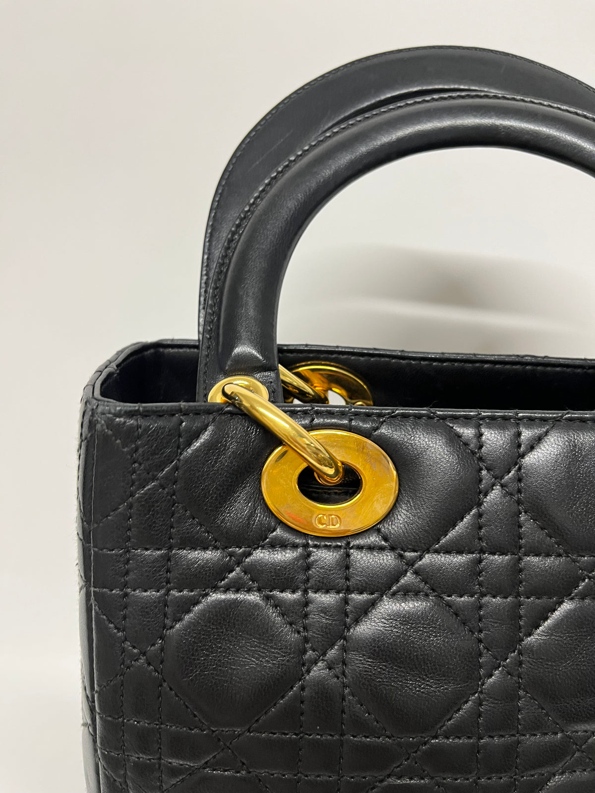 Dior Lady Dior Medium Piel Cordero Negra Cannage con bandolera
