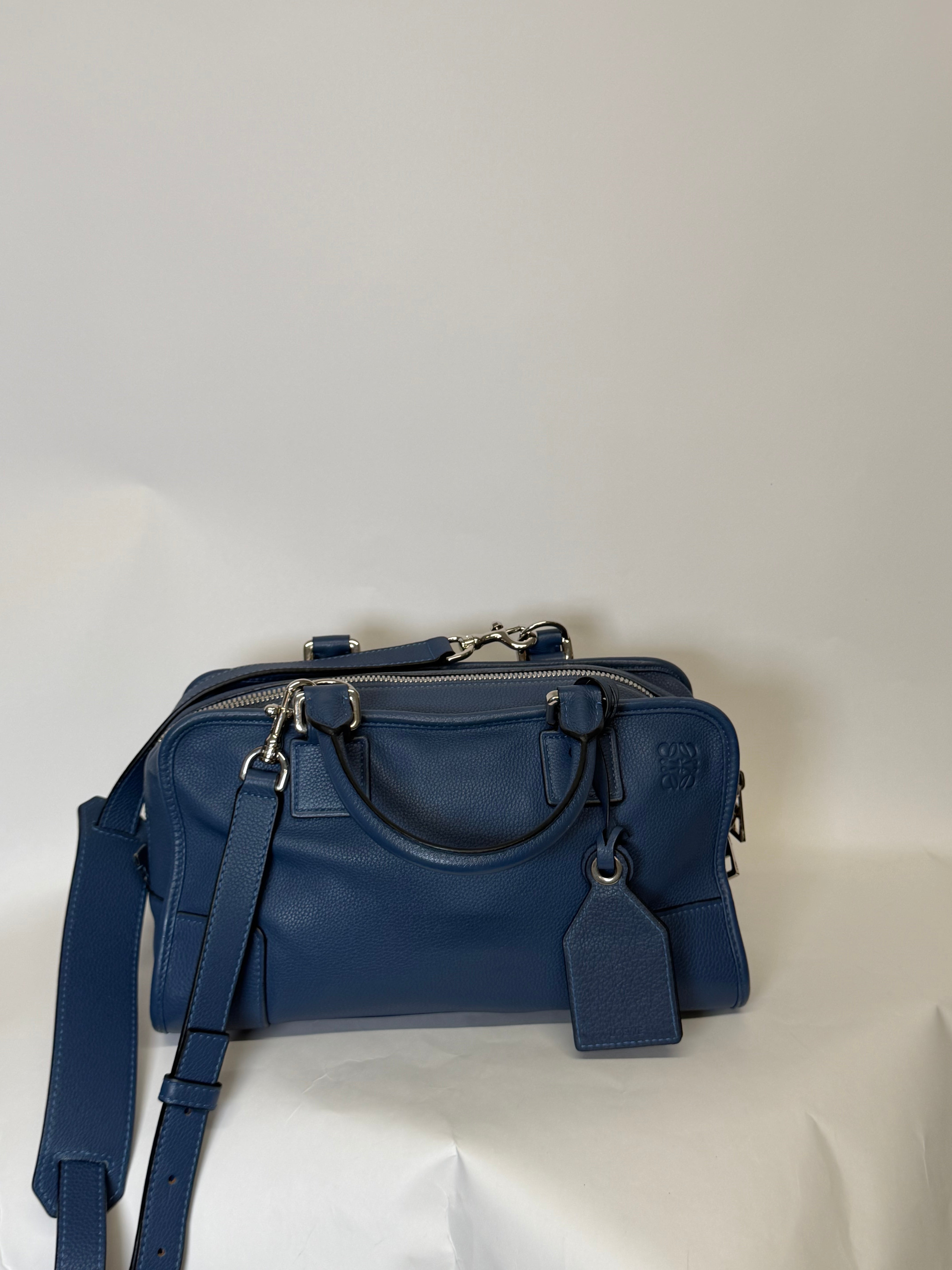 Loewe Amazona 28 Azul Navy modelo nuevo con bandolera
