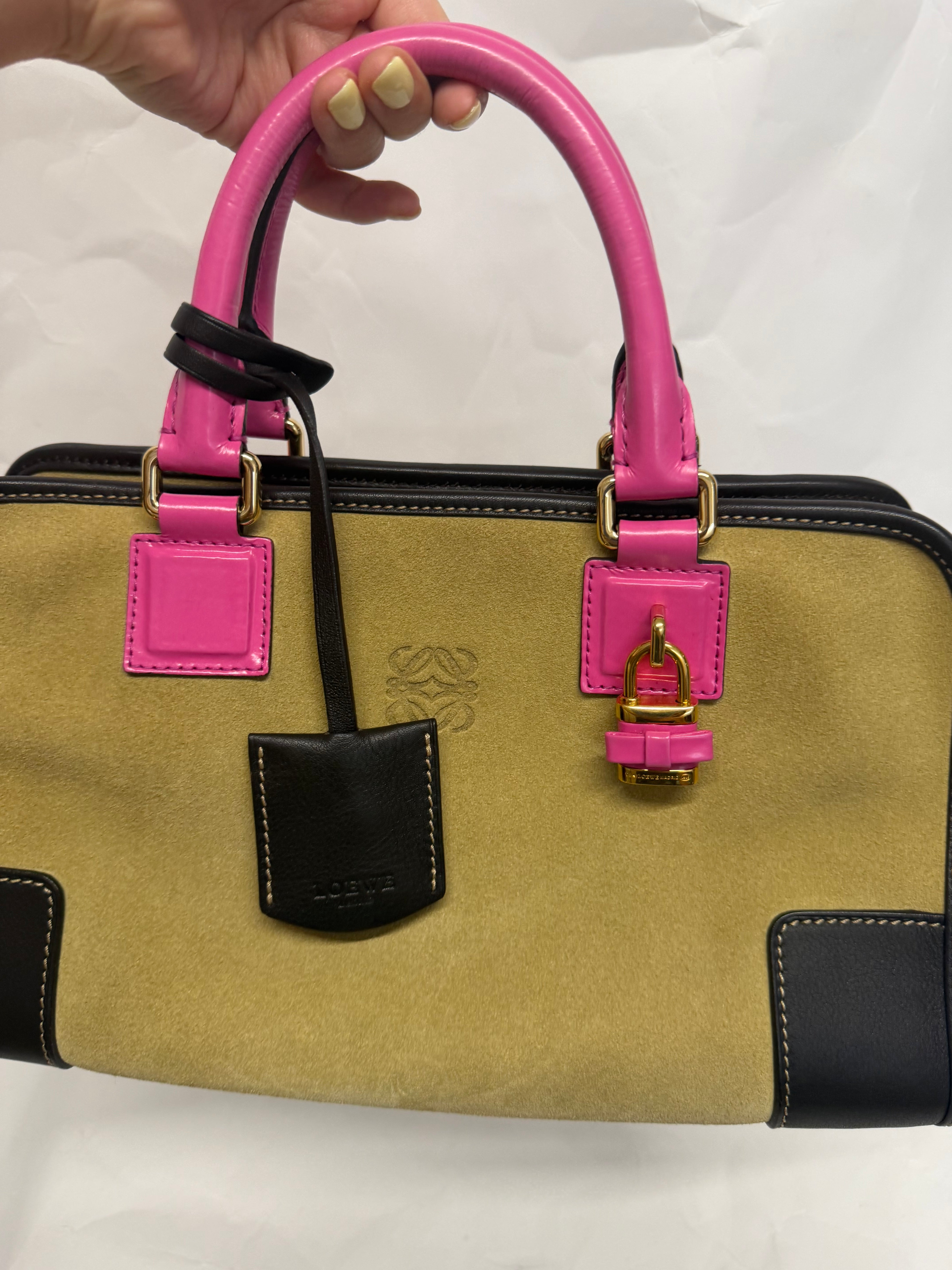 Loewe Amazona 28 Ante Oro Rosa Edición Especial asas rosas