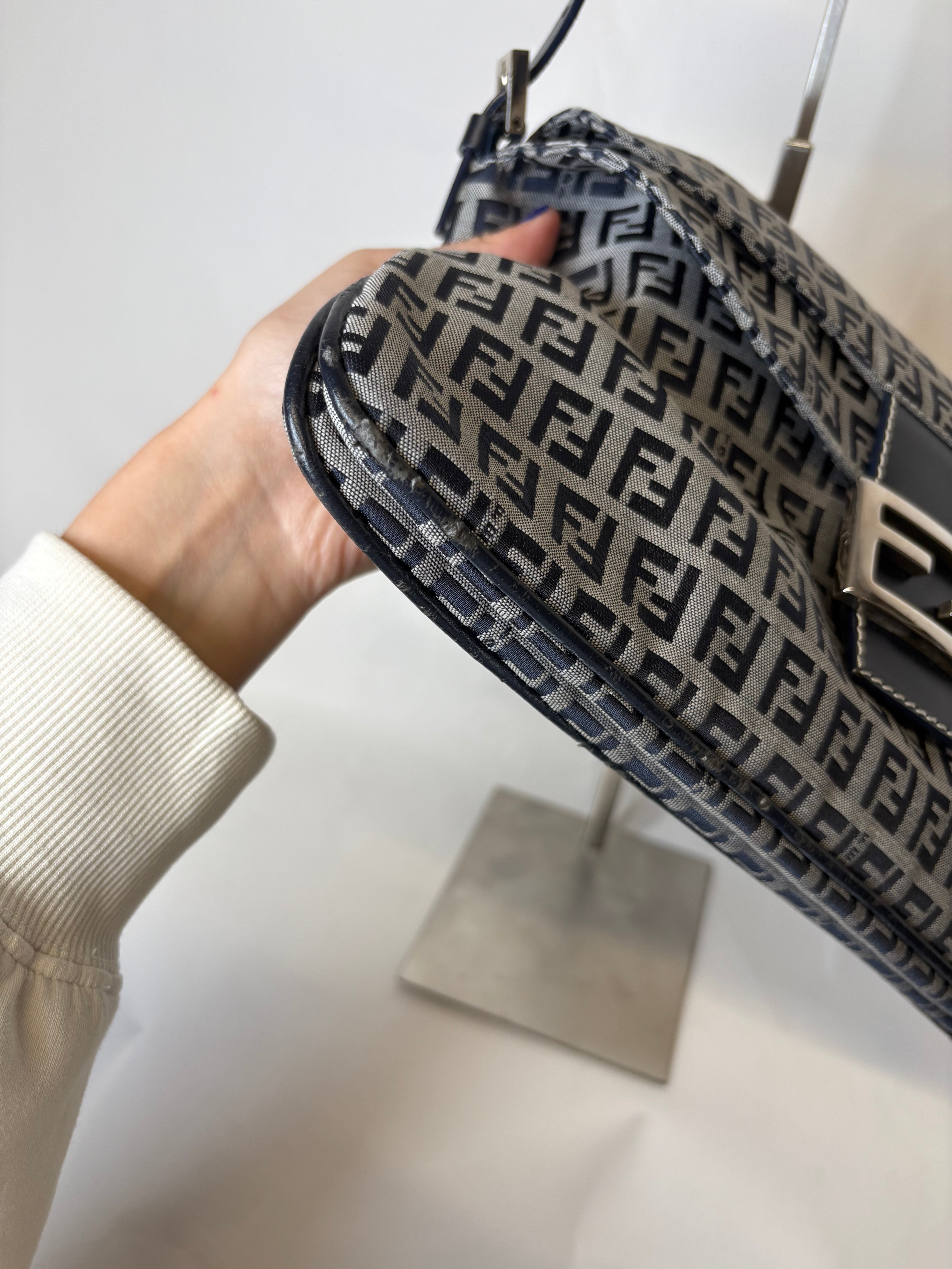 Fendi baguette zucca azul marino