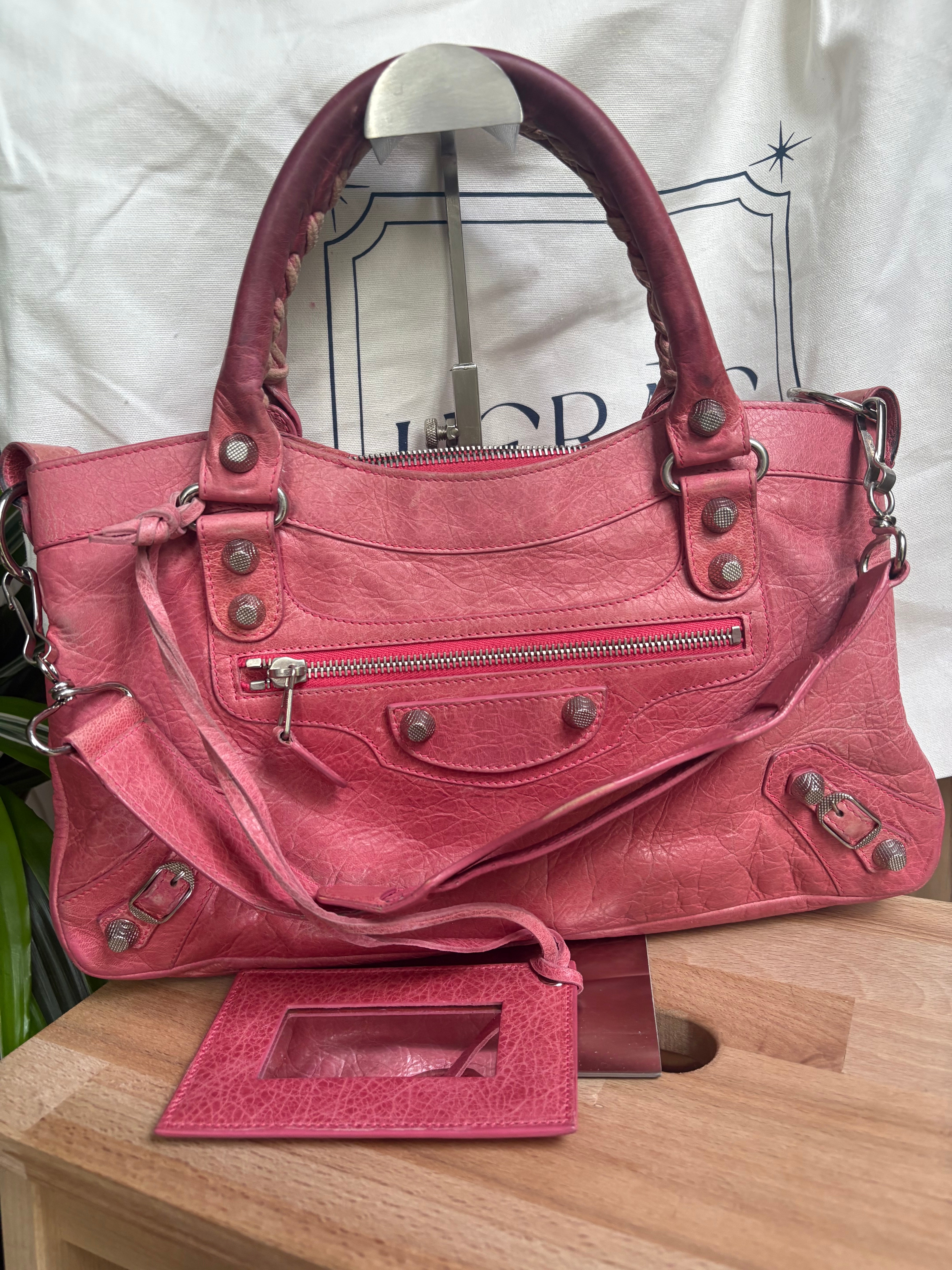Balenciaga Classic City en rosa con bandolera 2WAY