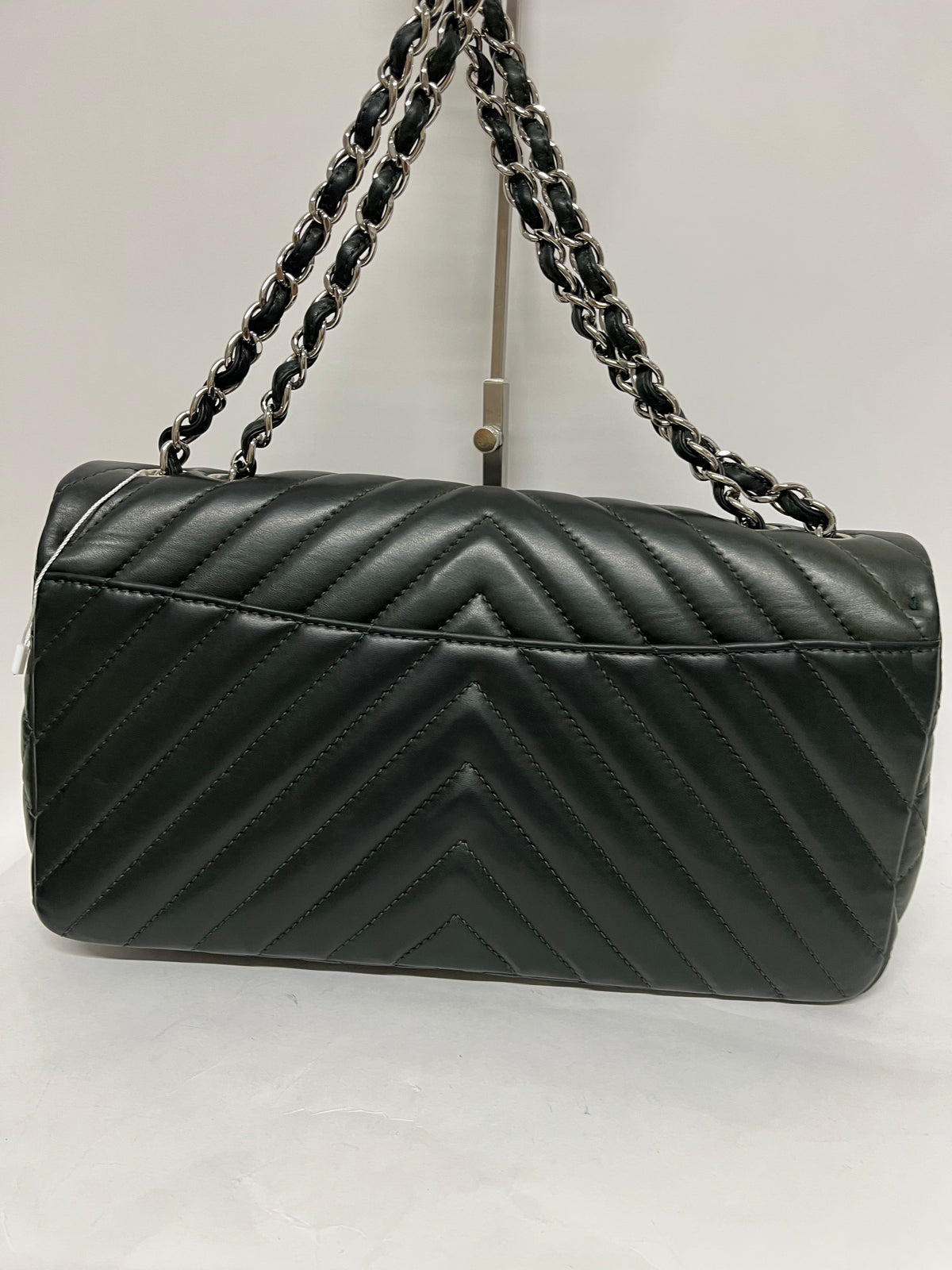 Chanel Single Flap Chevron Piel de Cordero Verde Botella · Herrajes Plata · Serie 17