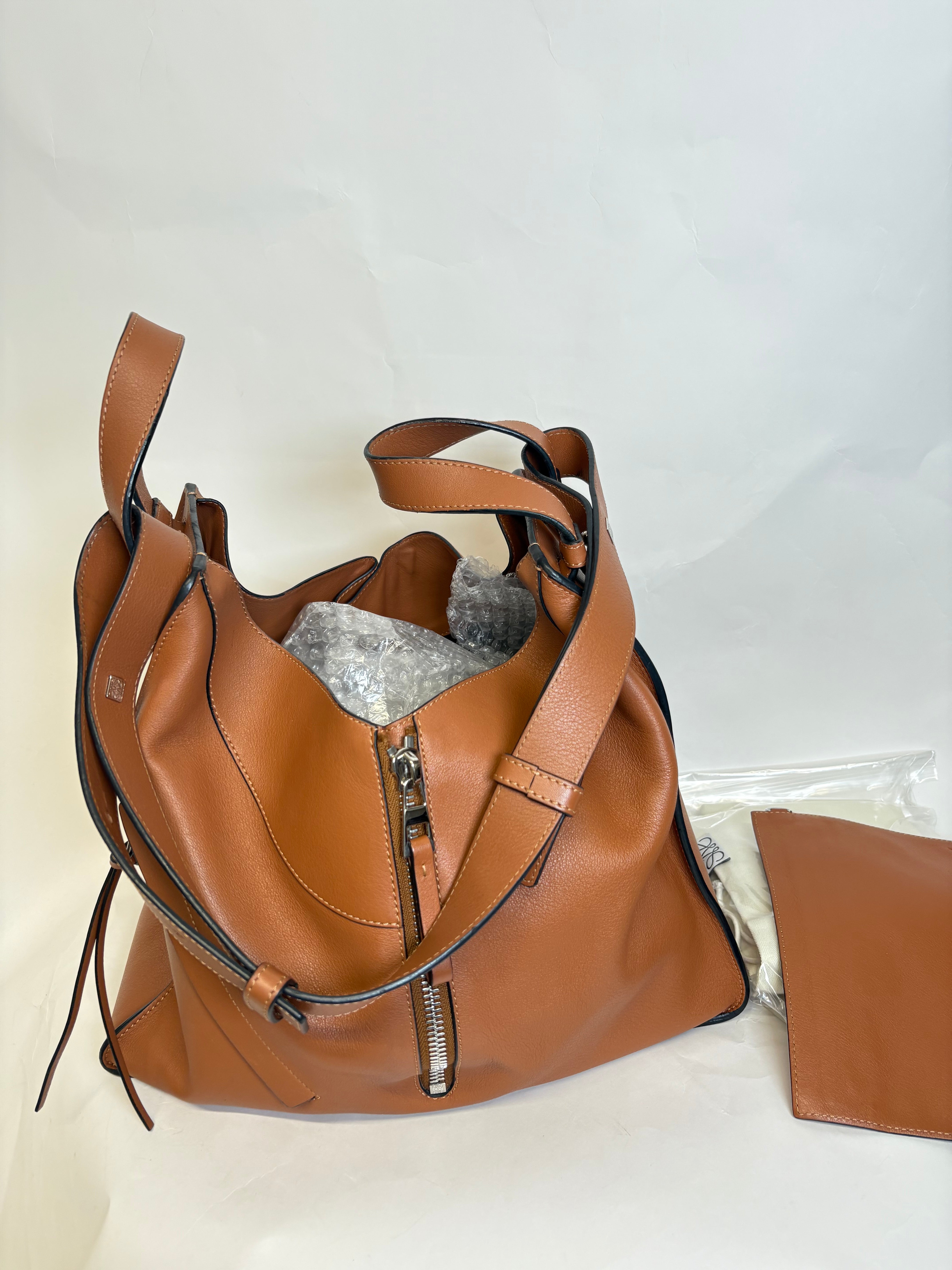 Loewe Hammock Mediano Piel Camel Con Pouch y Bandolera