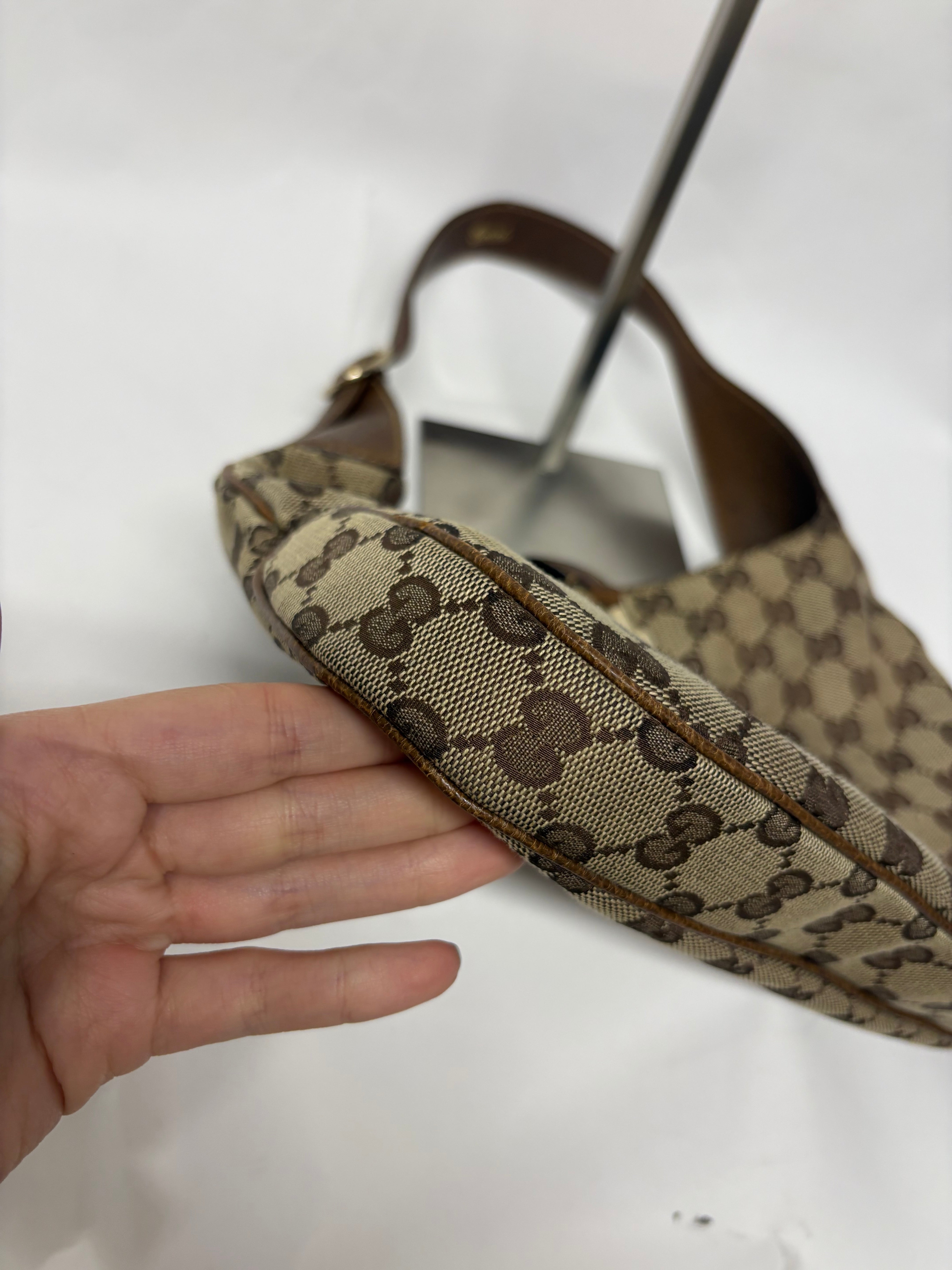 Gucci Jackie clásica GG canvas marrón con cierre pistón dorado