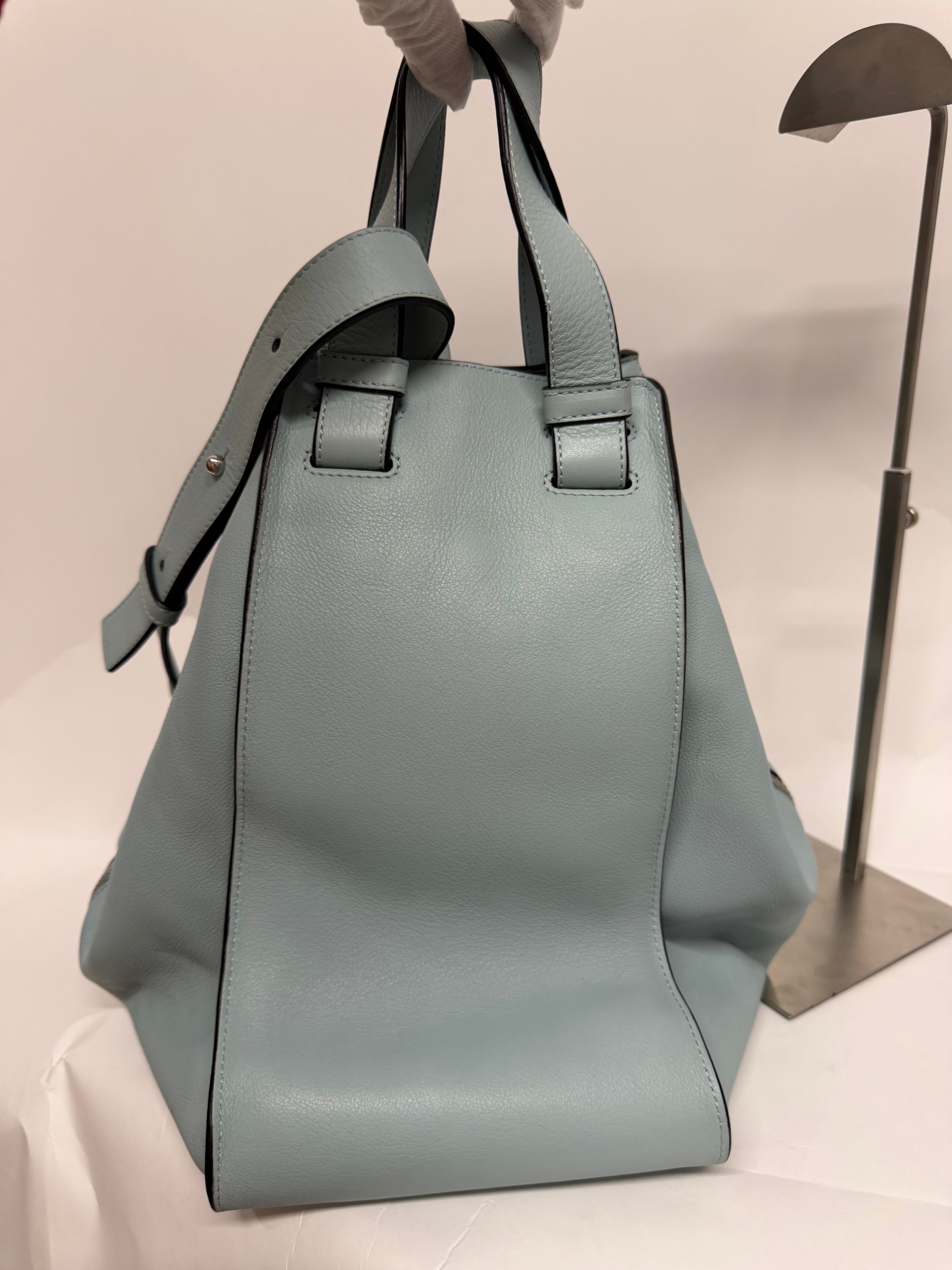 Loewe hammock Grande azul cielo con pouch
