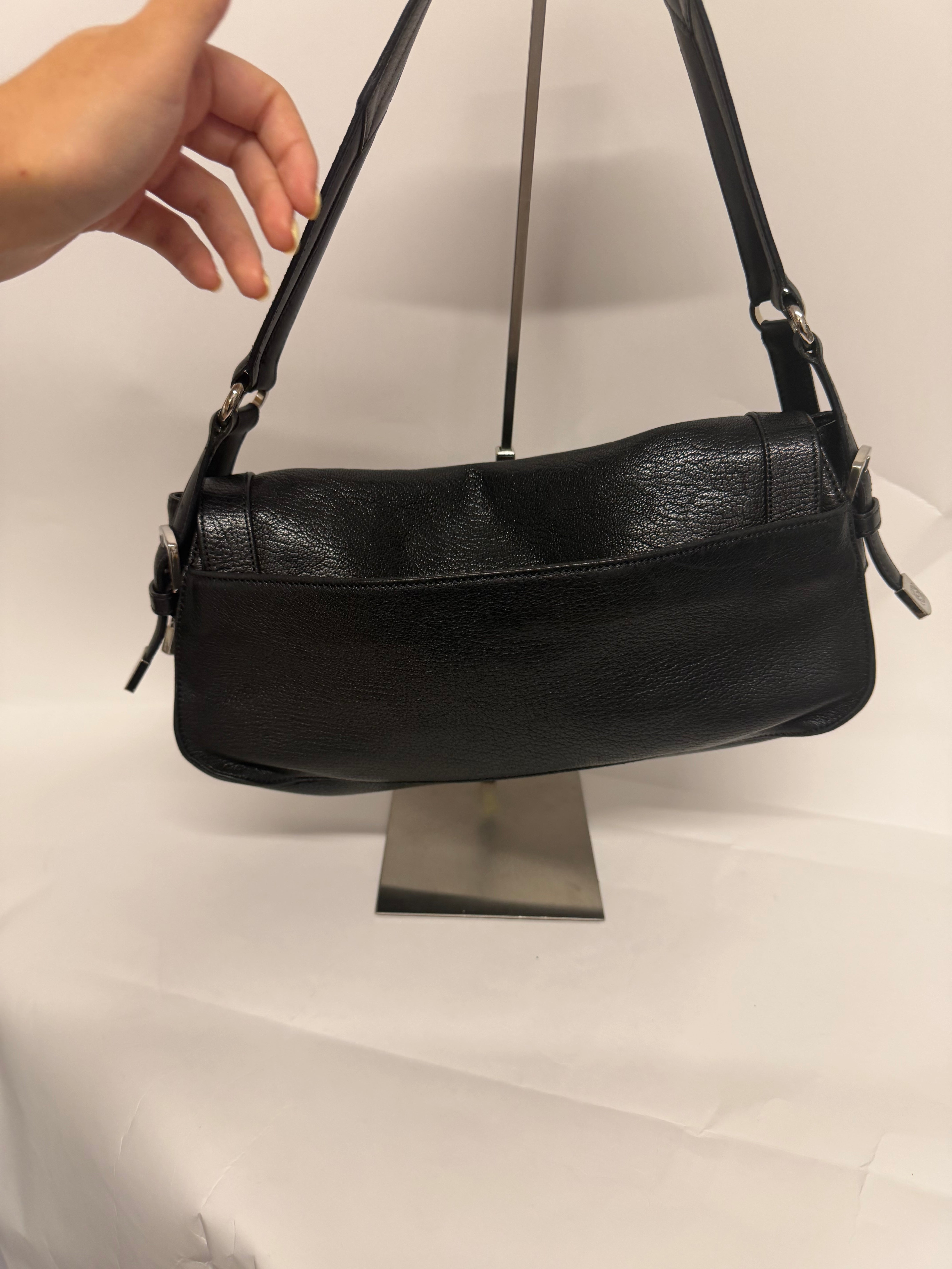 Loewe Hobo Anagram con Tachuelas Negro