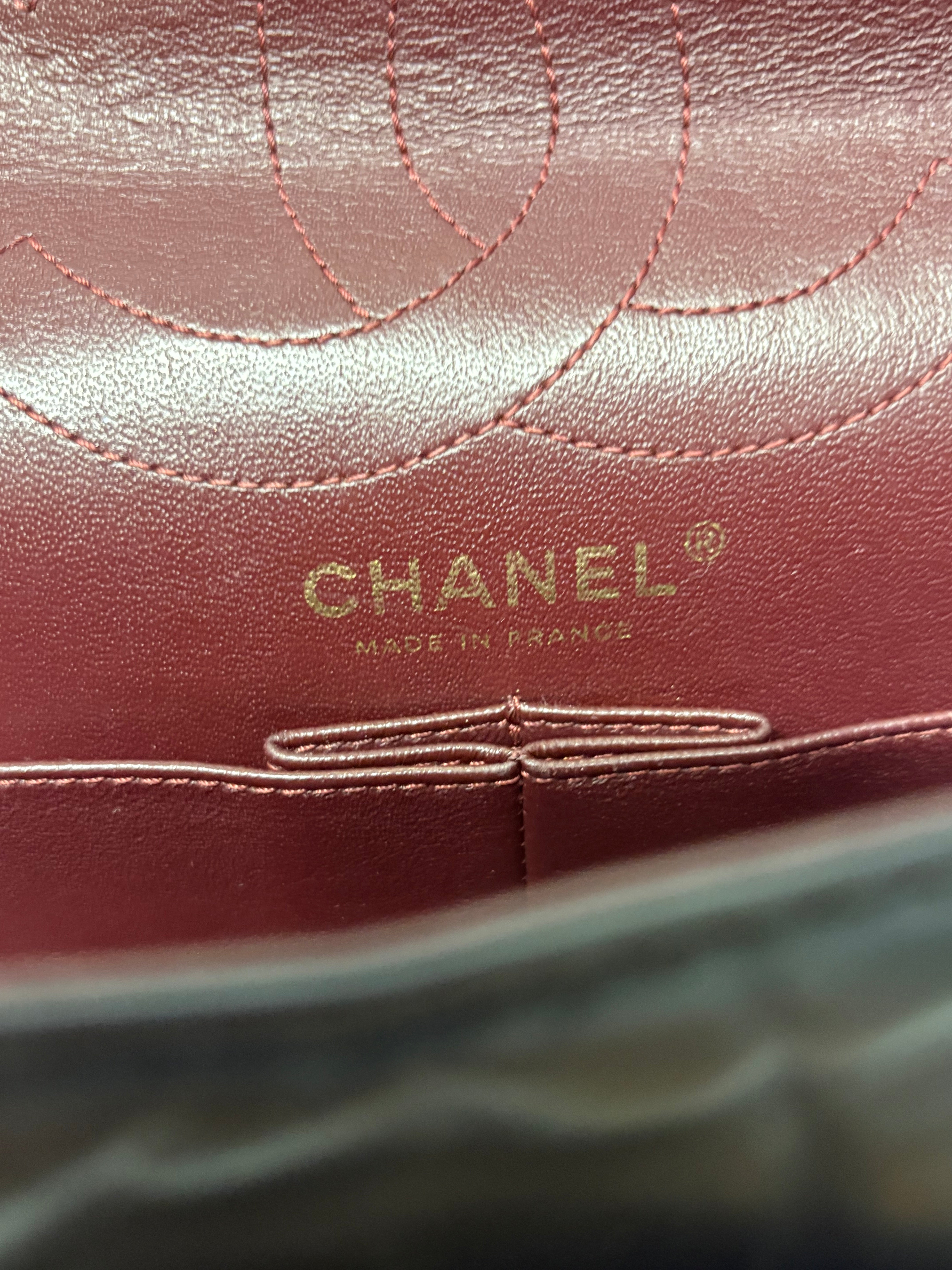 Chanel 2.55 Classic Timeless Mediano Negro Doble Solapa Piel de Ternera Envejecida